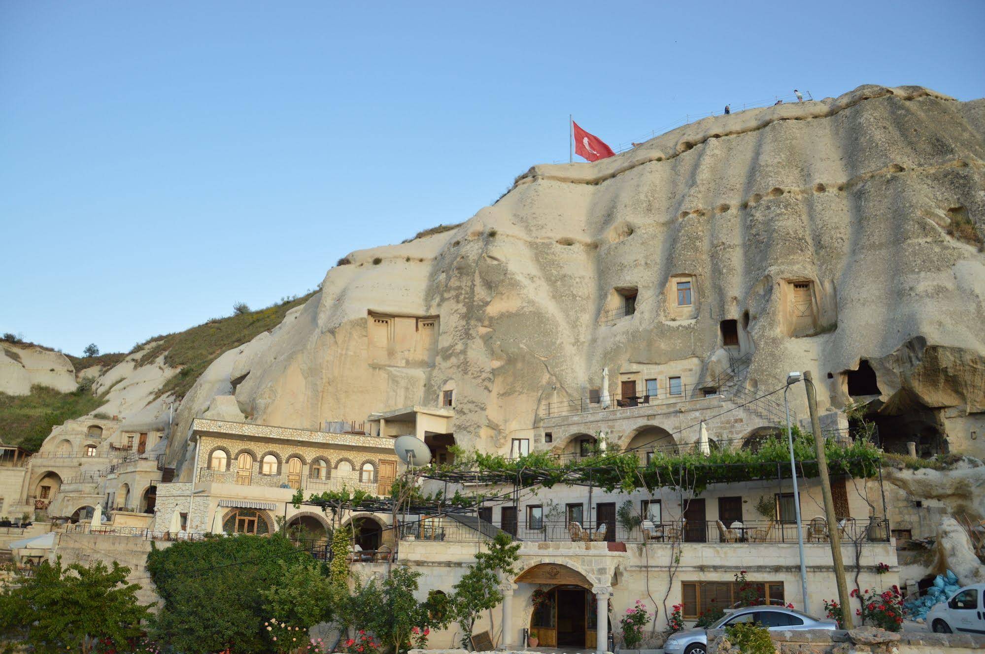Elite Cave Suites