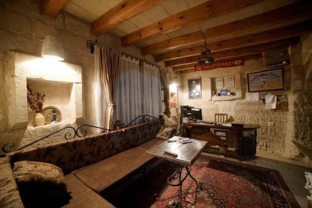 Emilys Cave House
