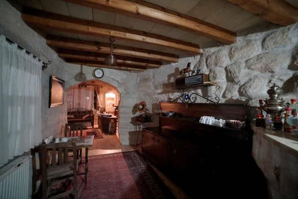 Emilys Cave House