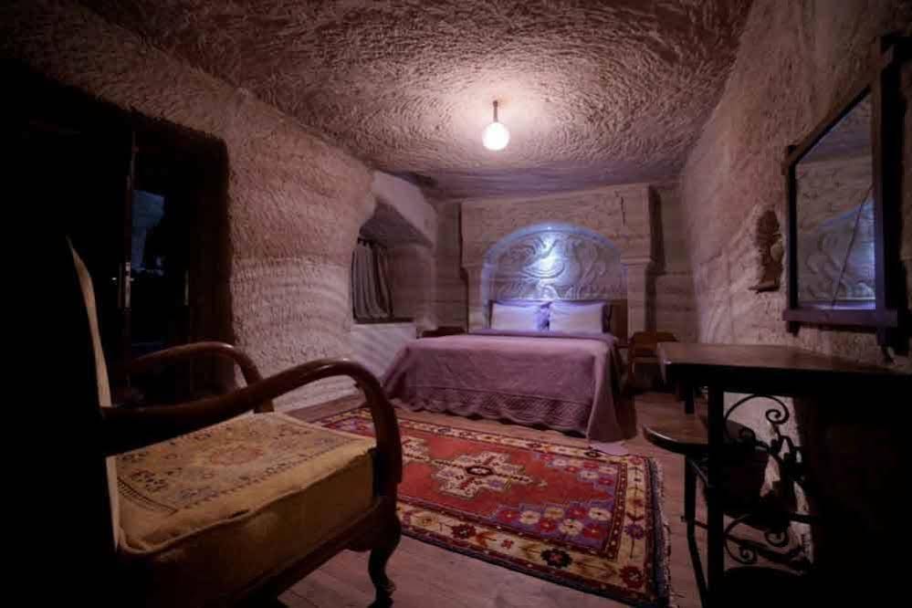Emilys Cave House