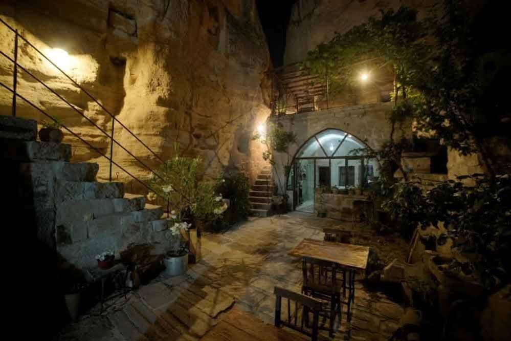 Emilys Cave House