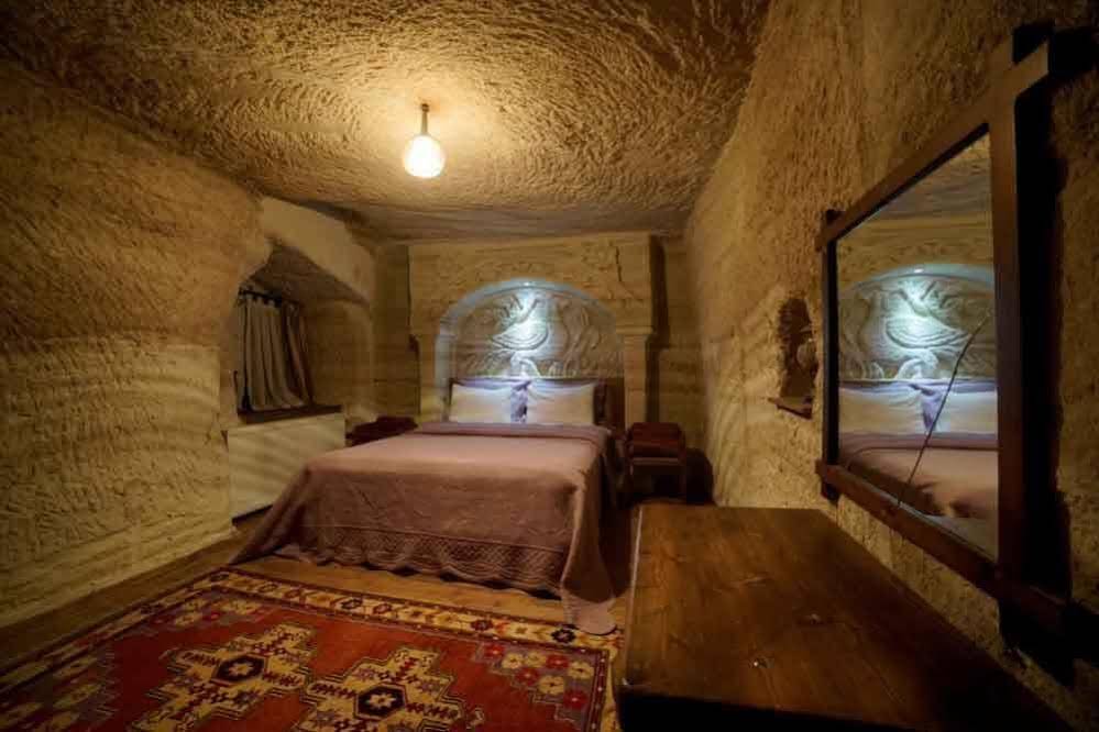 Emilys Cave House