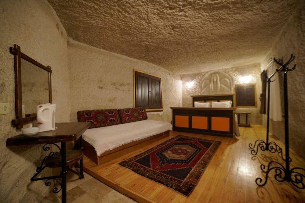 Emilys Cave House