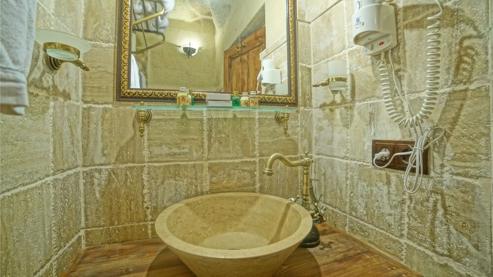 Charming Cave Hotel