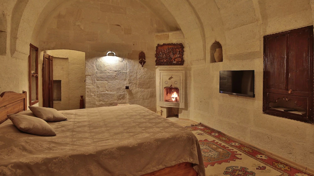Charming Cave Hotel