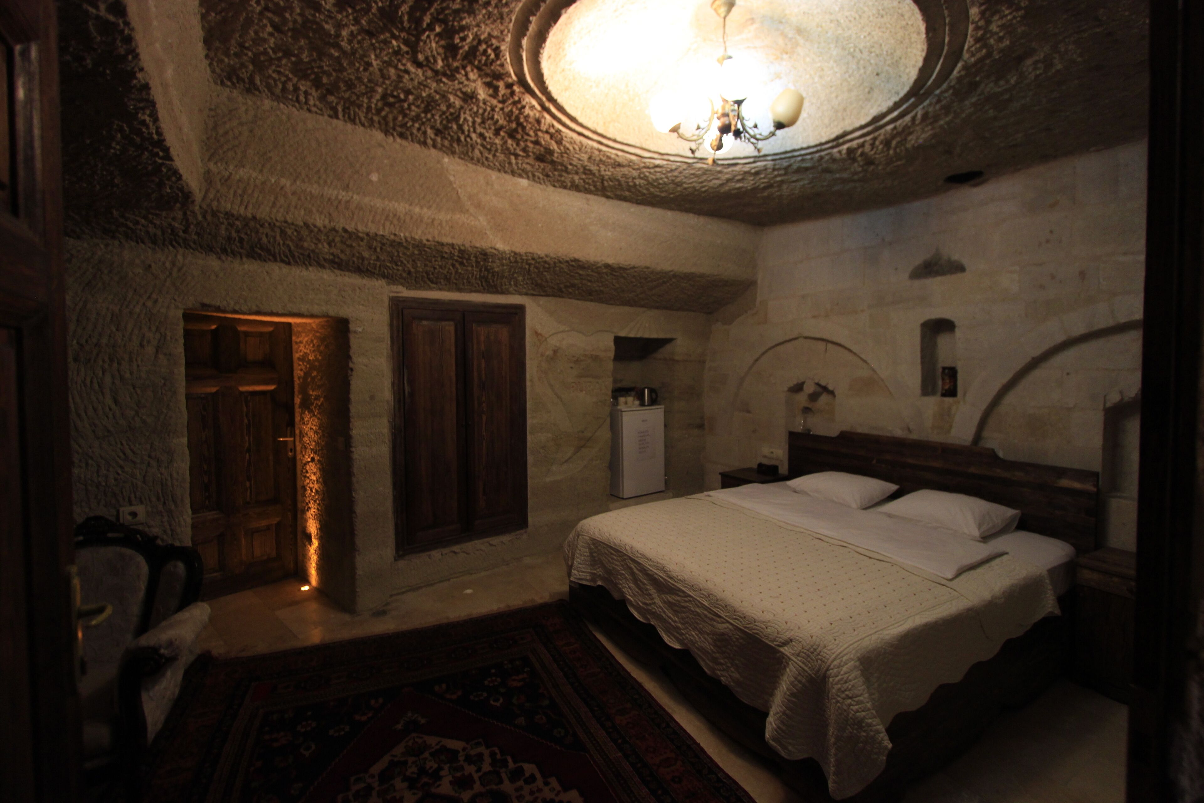 Family Cave Suite Hotel