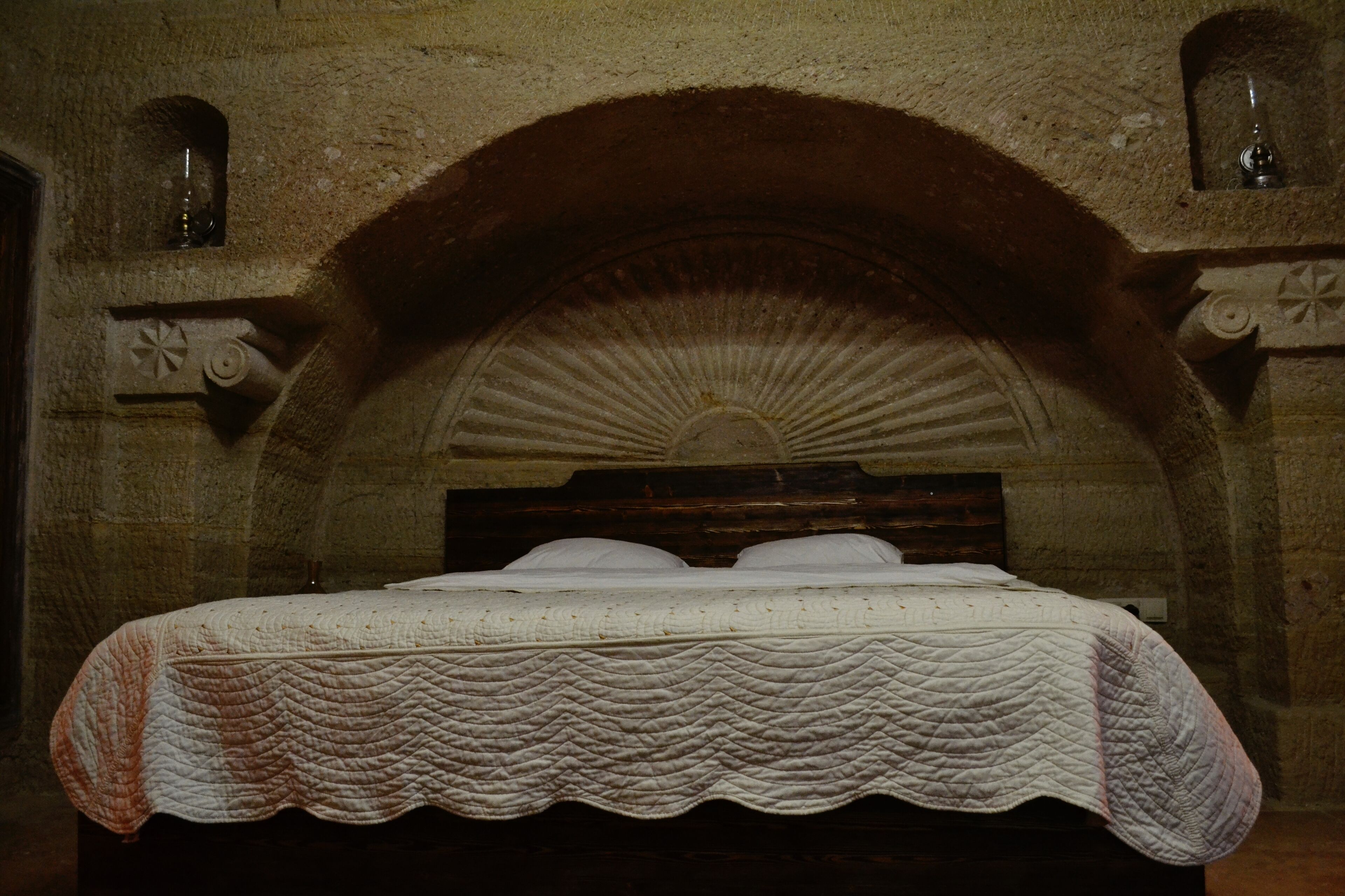 Family Cave Suite Hotel