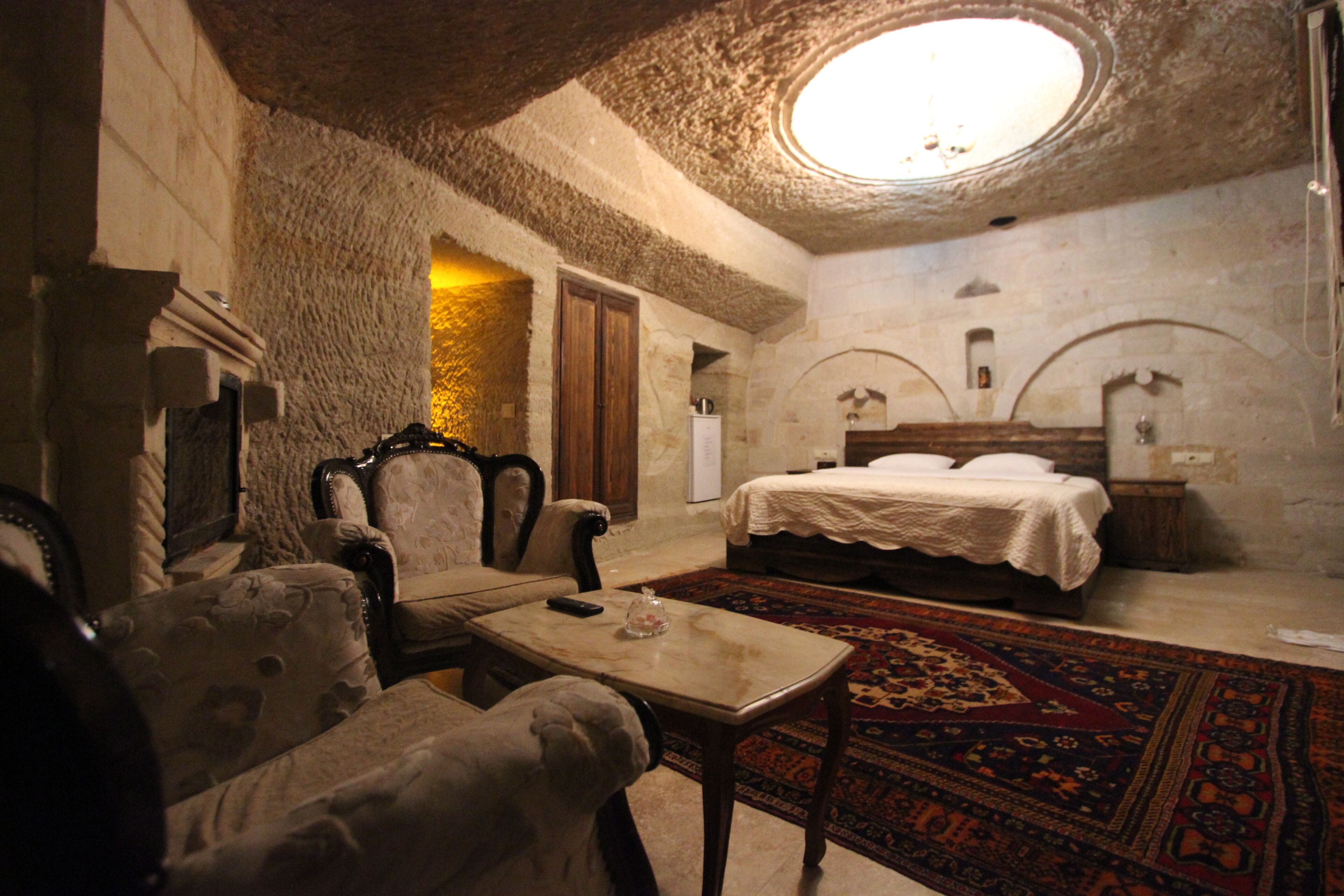 Family Cave Suite Hotel