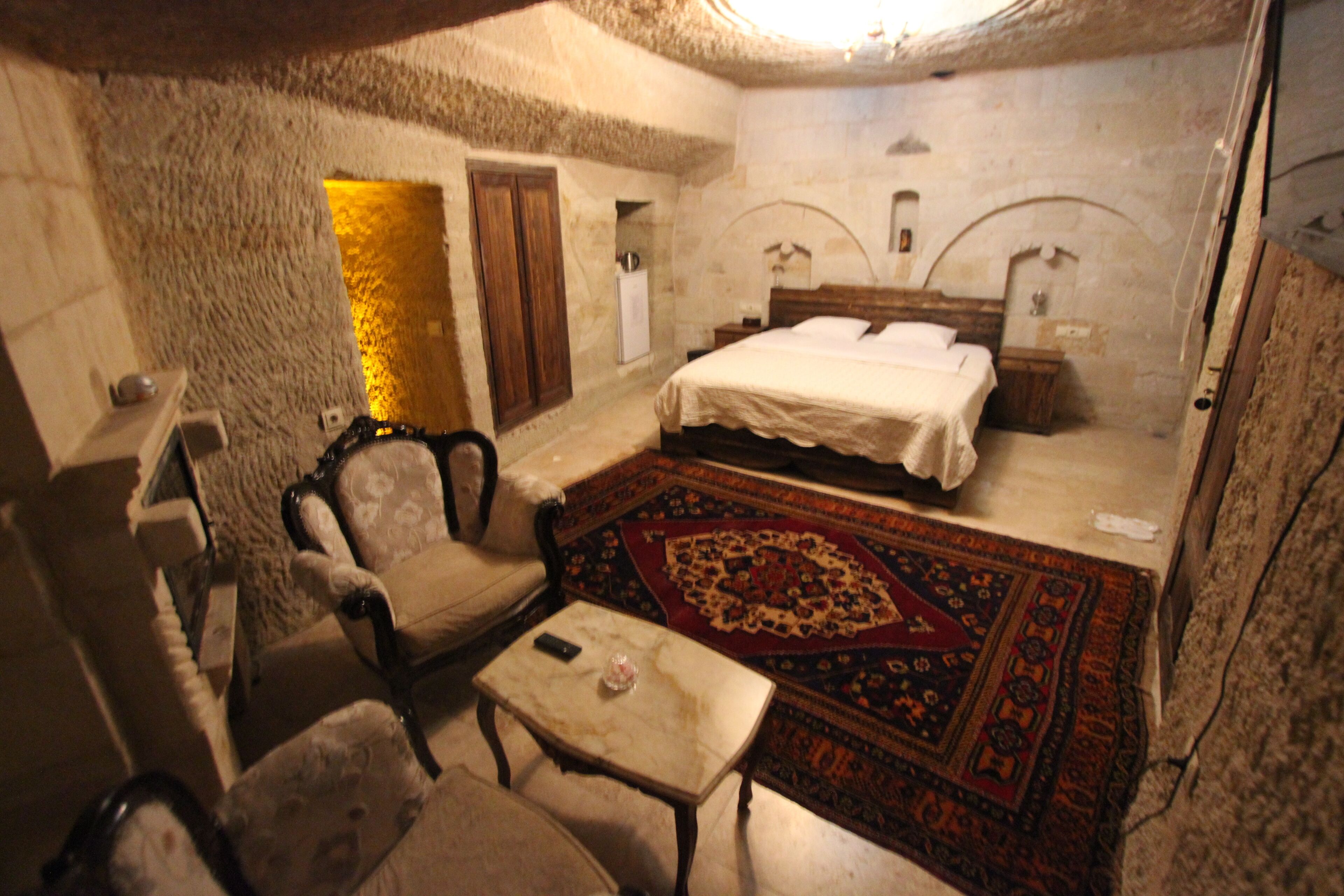 Family Cave Suite Hotel