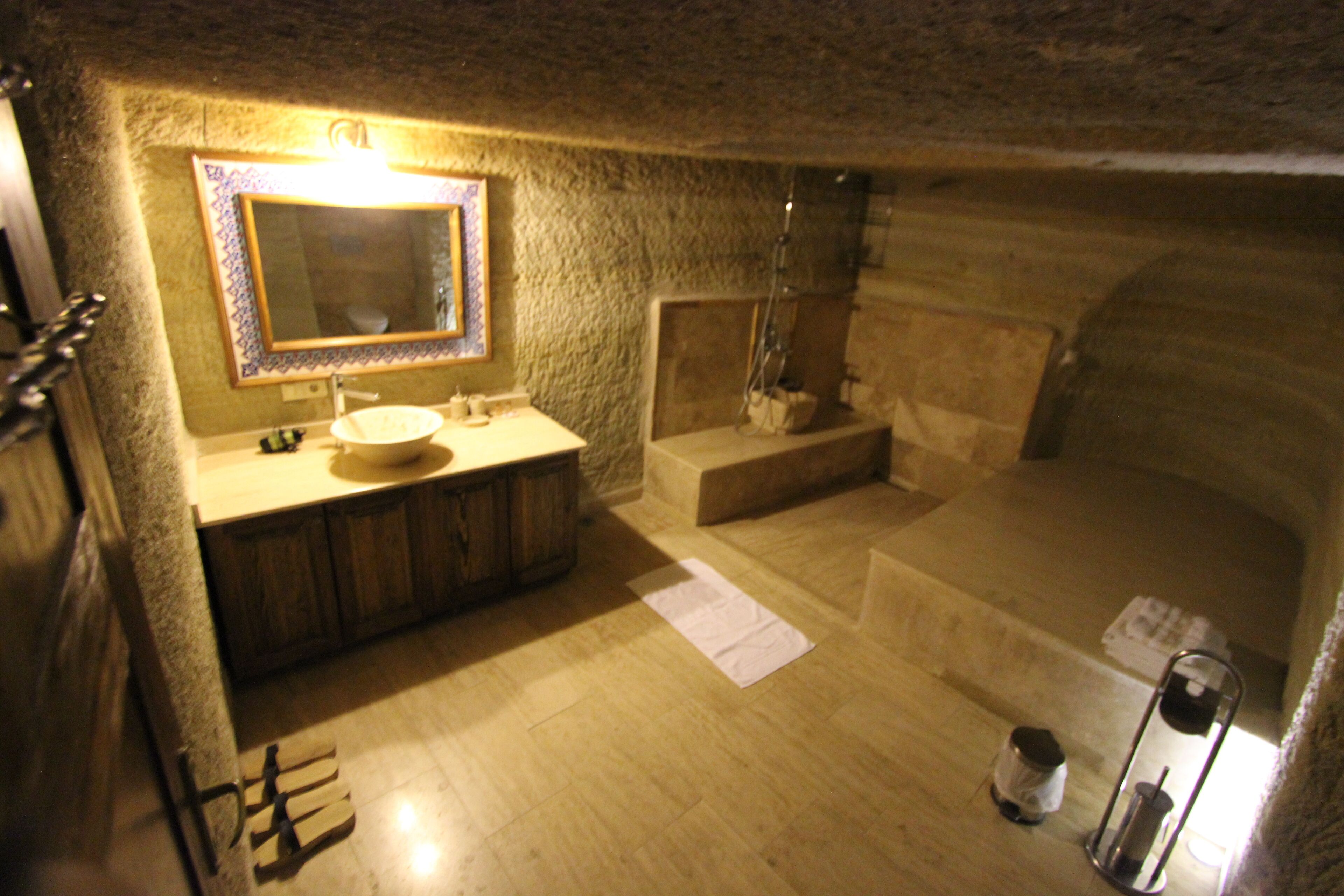 Family Cave Suite Hotel