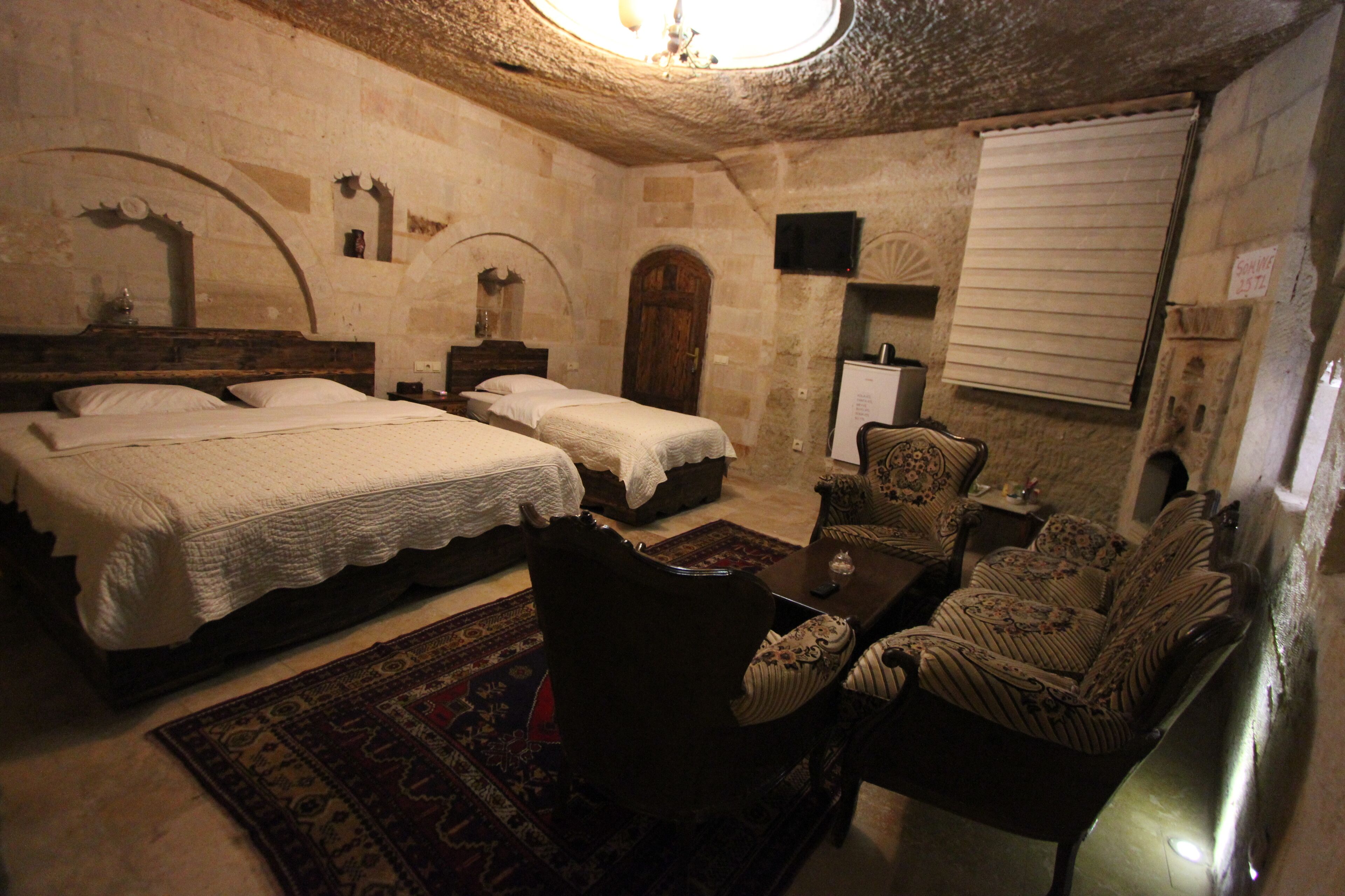 Family Cave Suite Hotel
