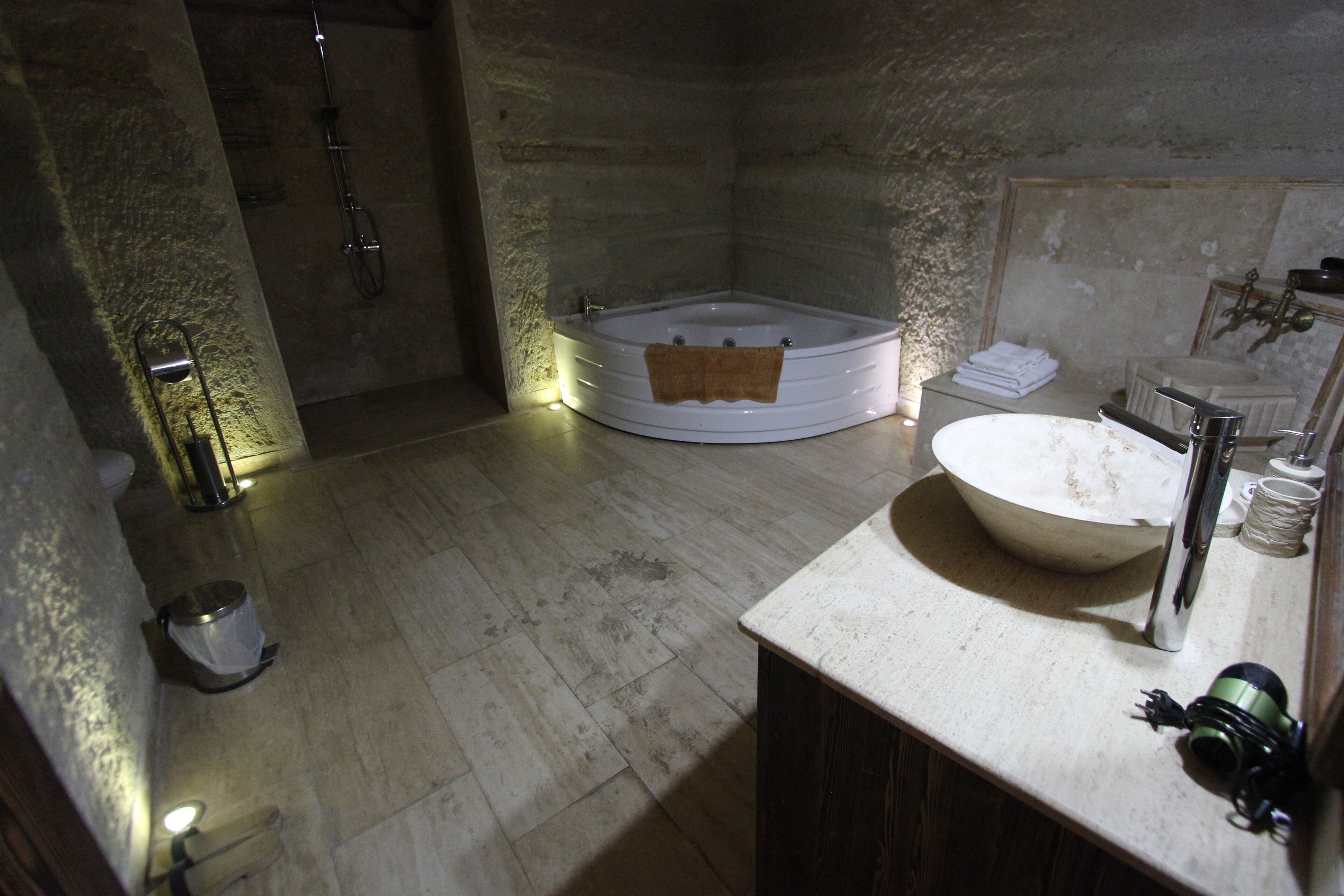 Family Cave Suite Hotel