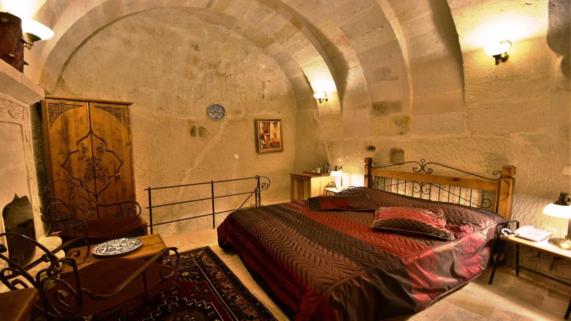 Harman Cave Hotel