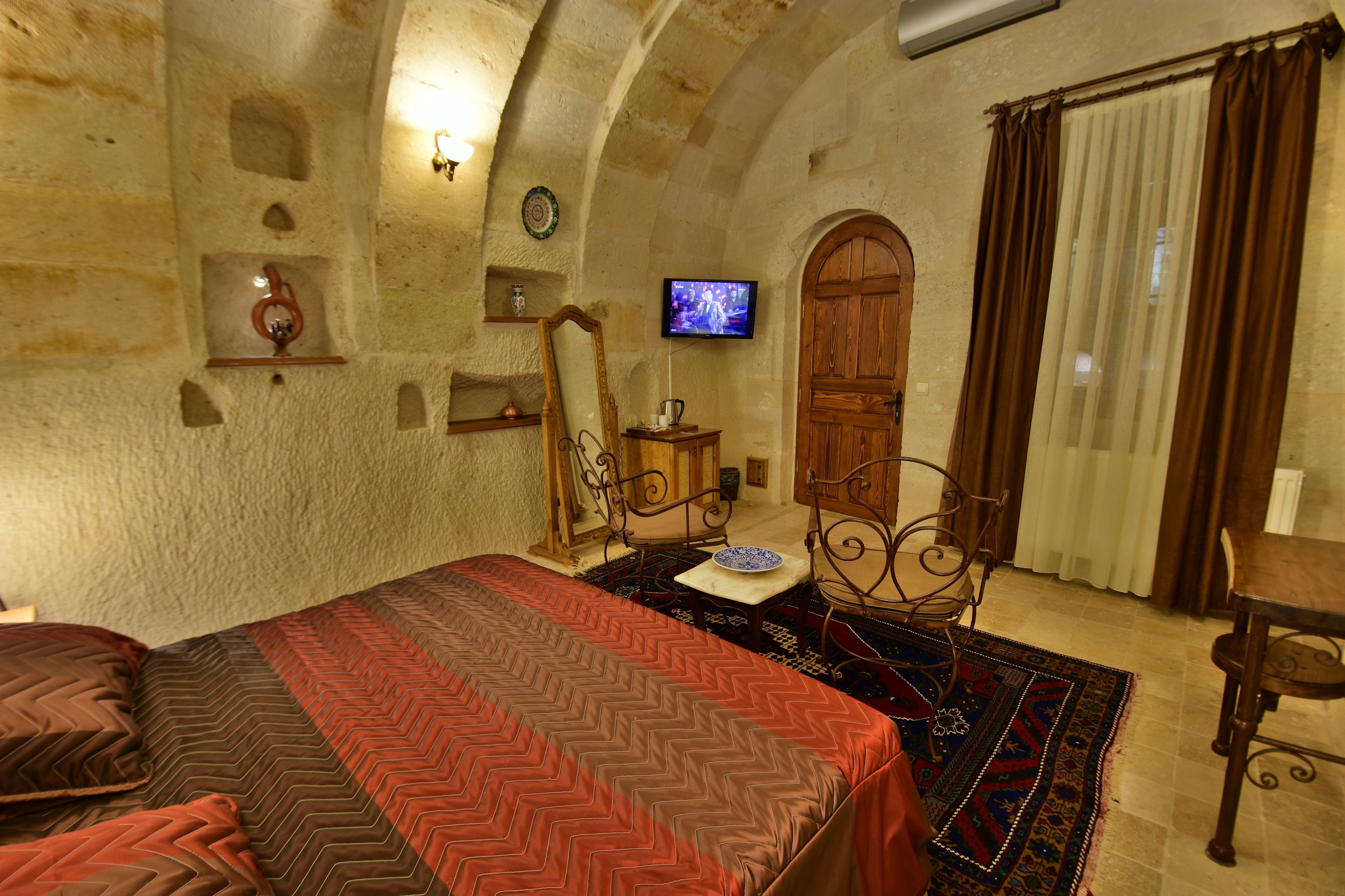 Harman Cave Hotel