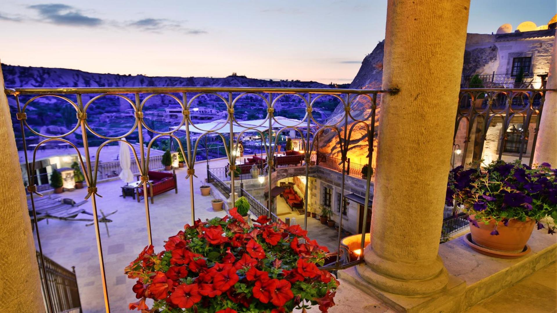 Harman Cave Hotel