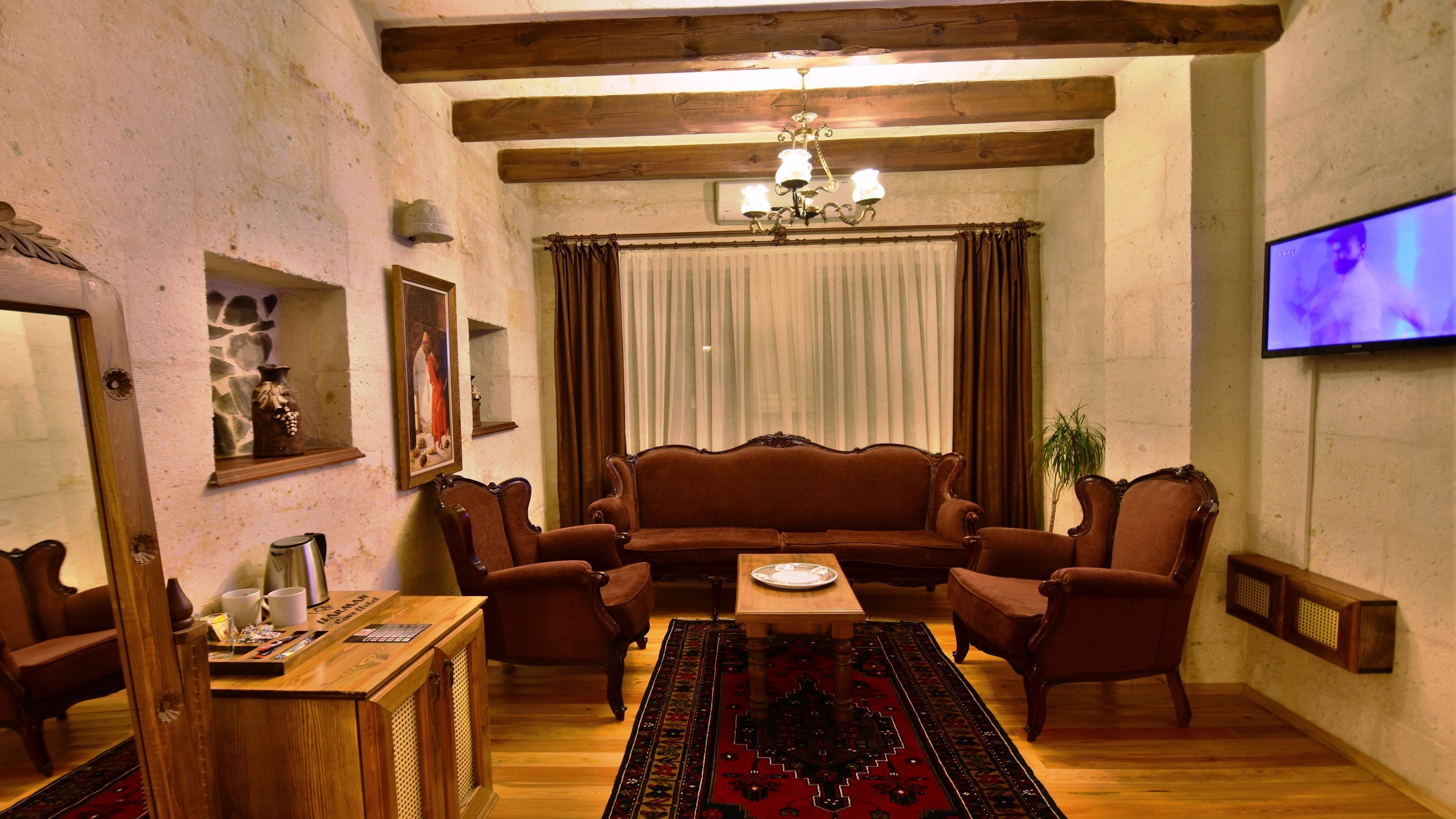 Harman Cave Hotel