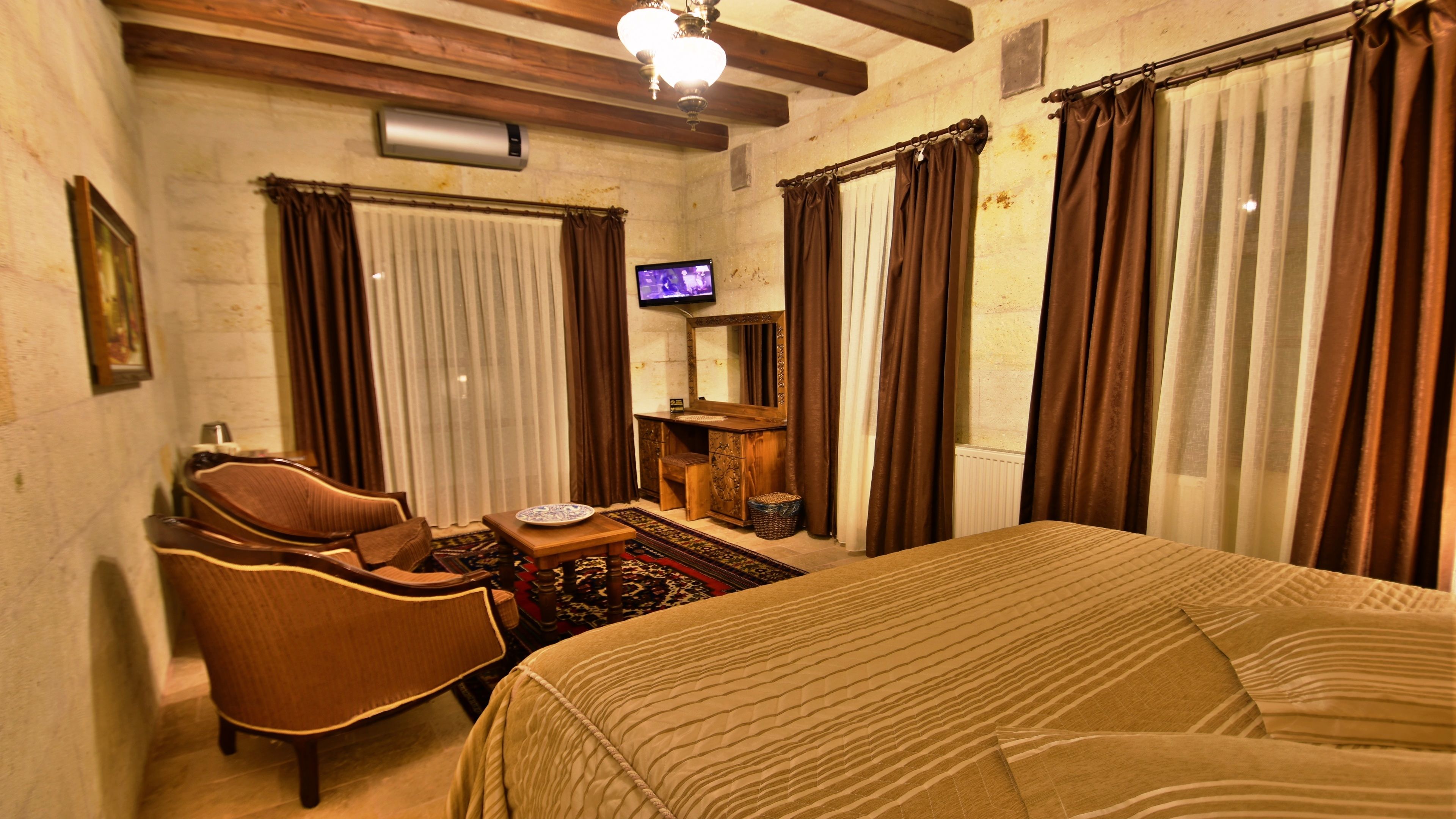 Harman Cave Hotel
