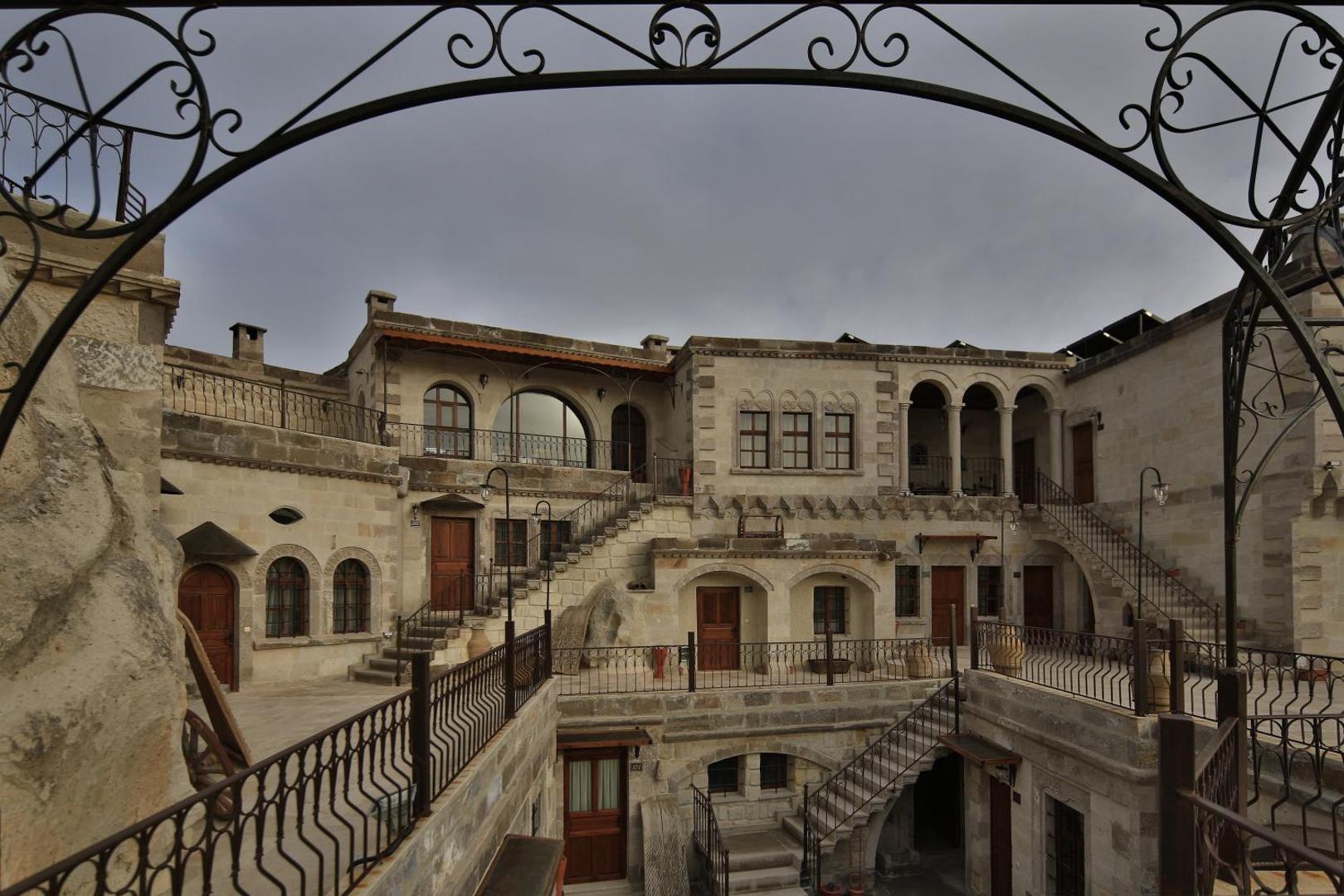 Harman Cave Hotel