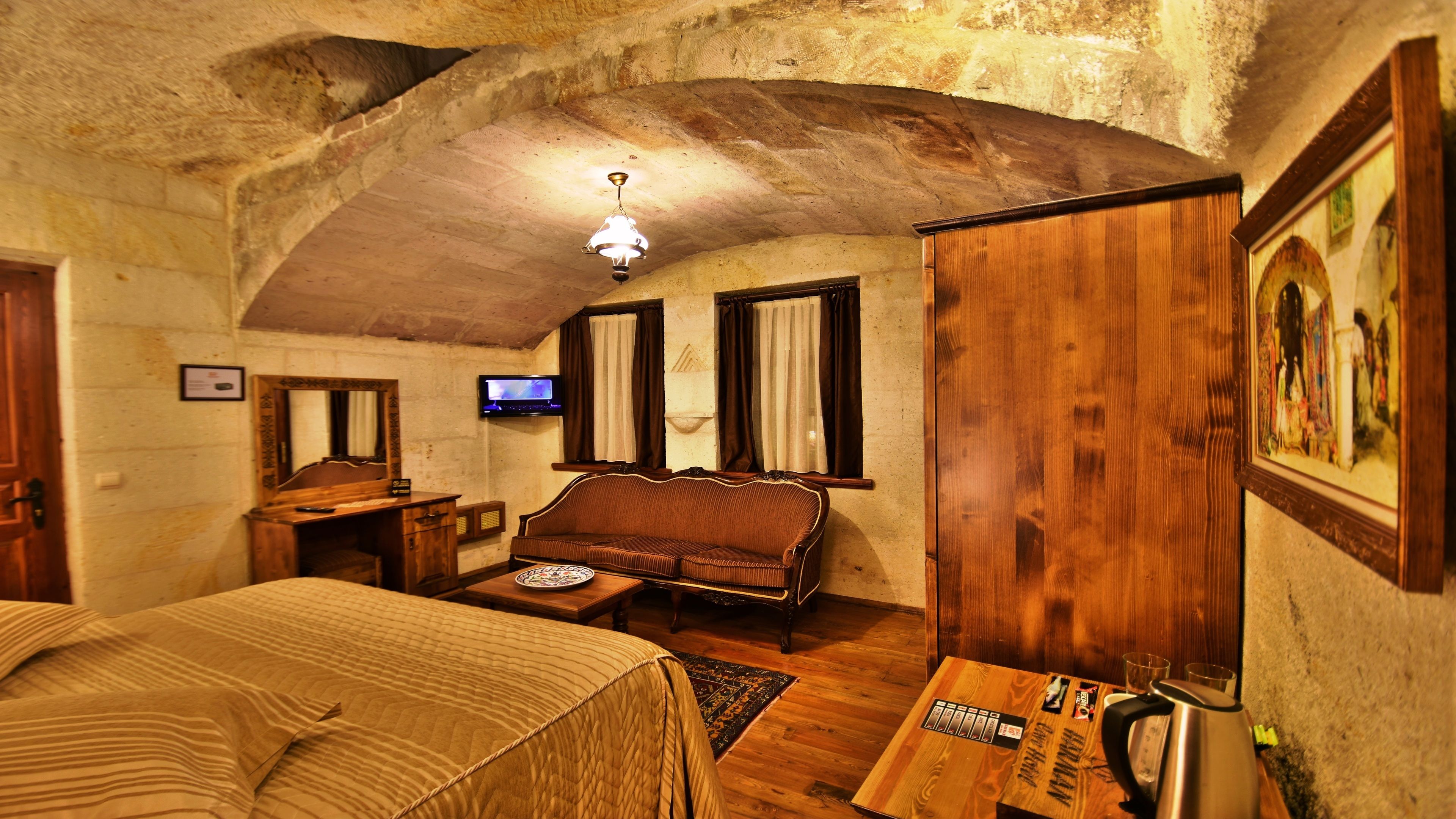 Harman Cave Hotel