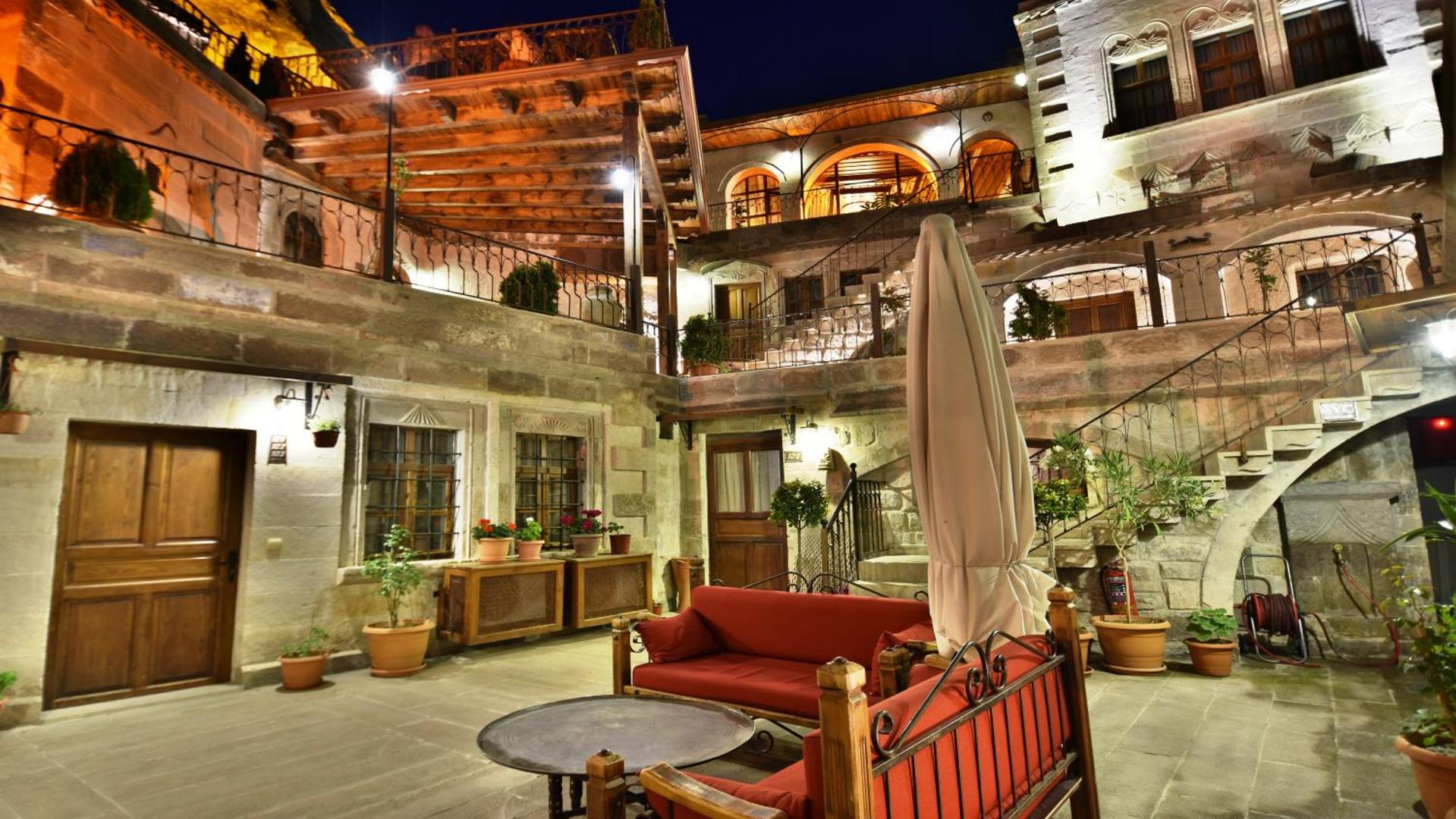 Harman Cave Hotel