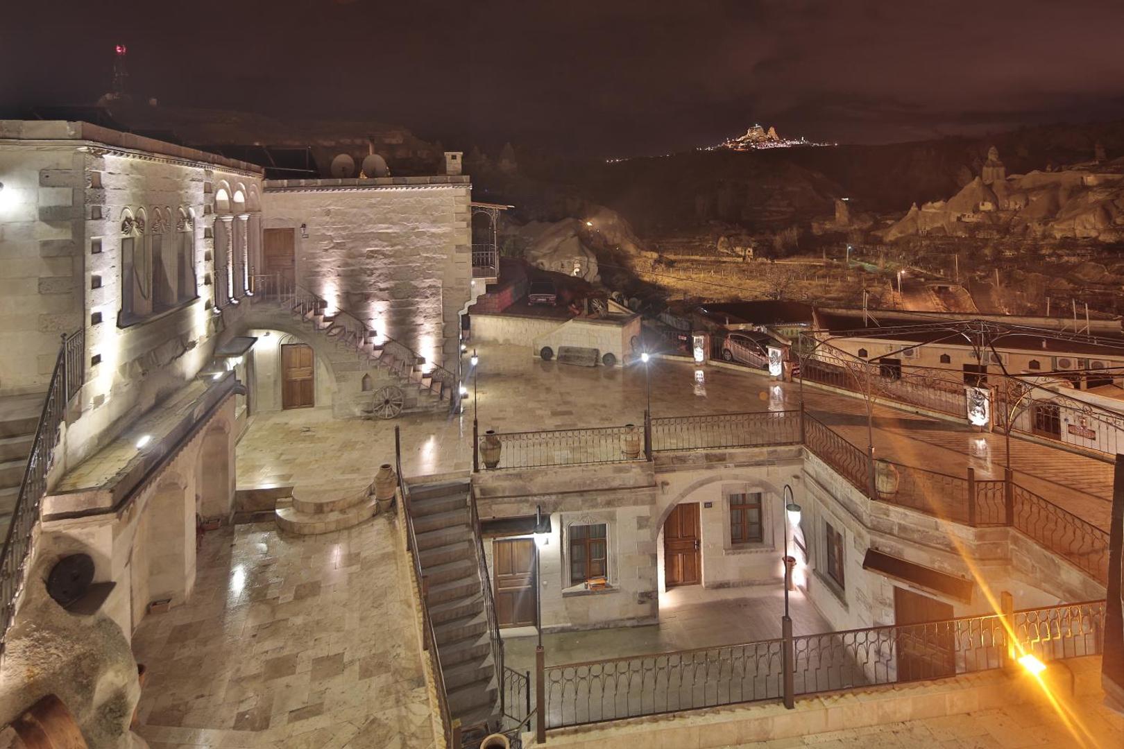 Harman Cave Hotel
