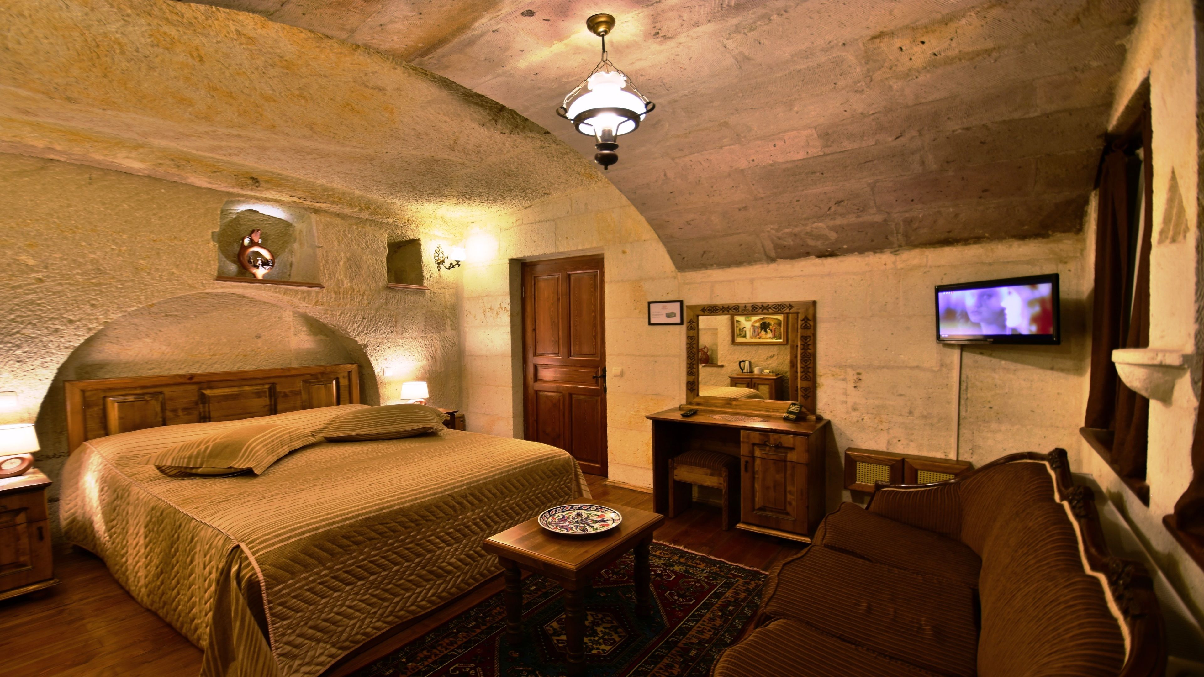 Harman Cave Hotel