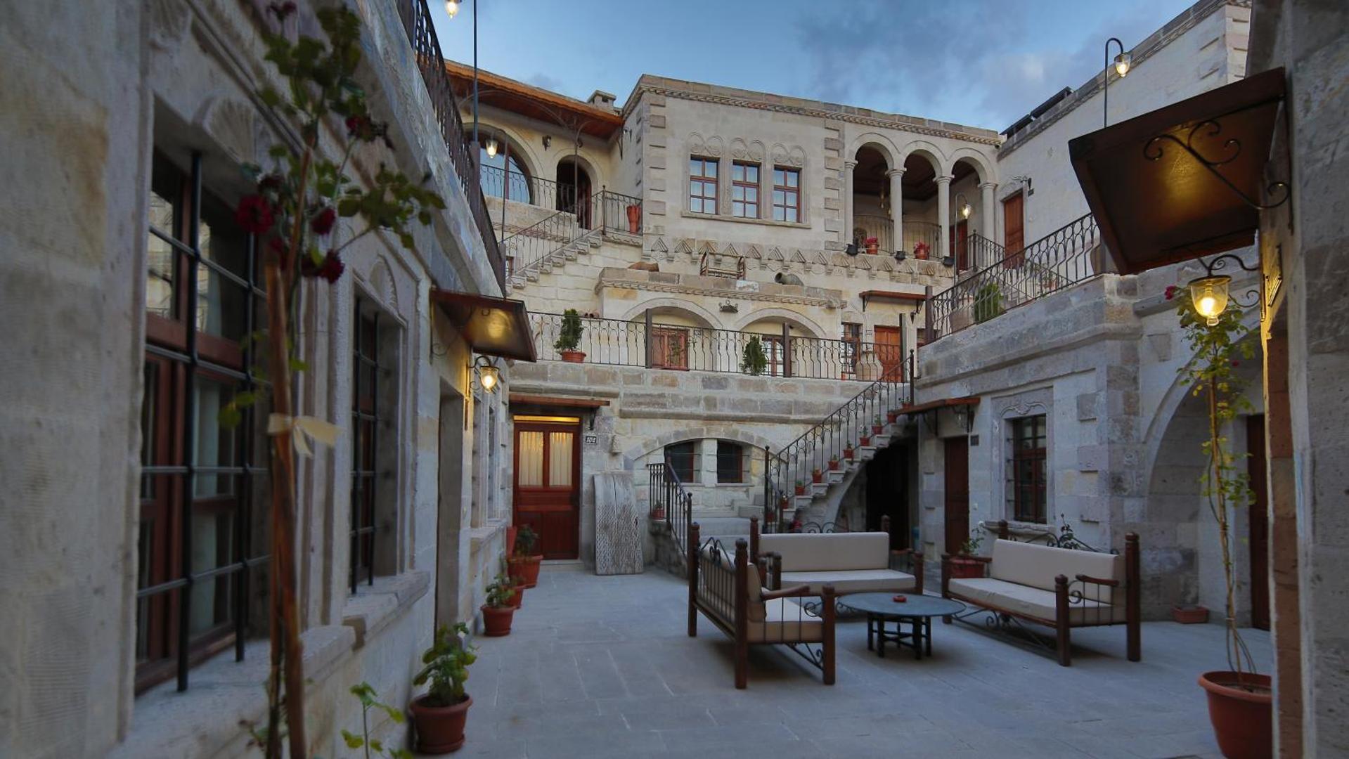Harman Cave Hotel