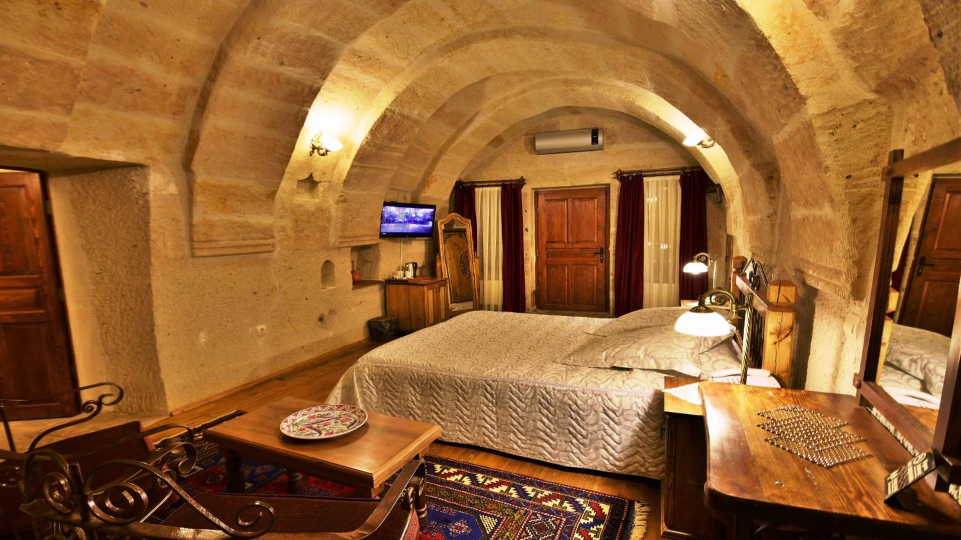 Harman Cave Hotel