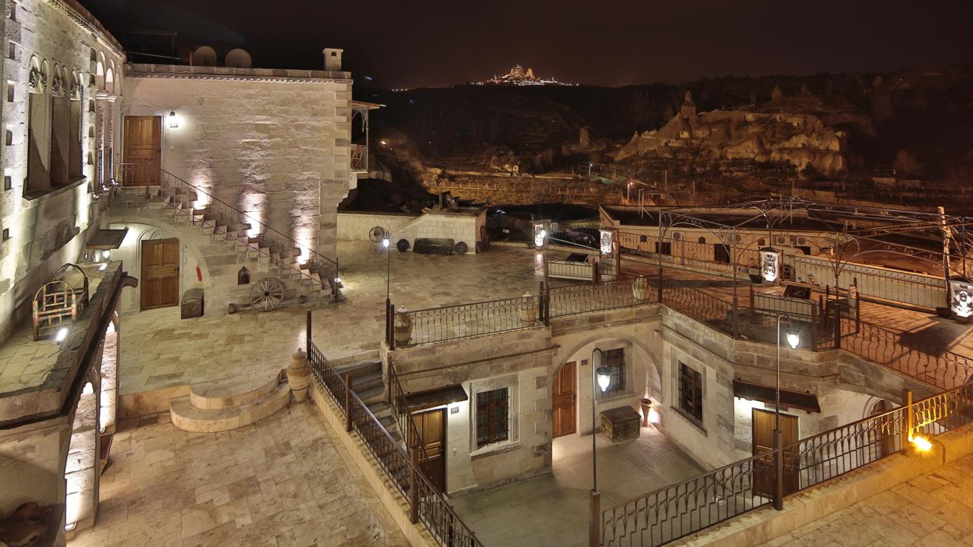 Harman Cave Hotel