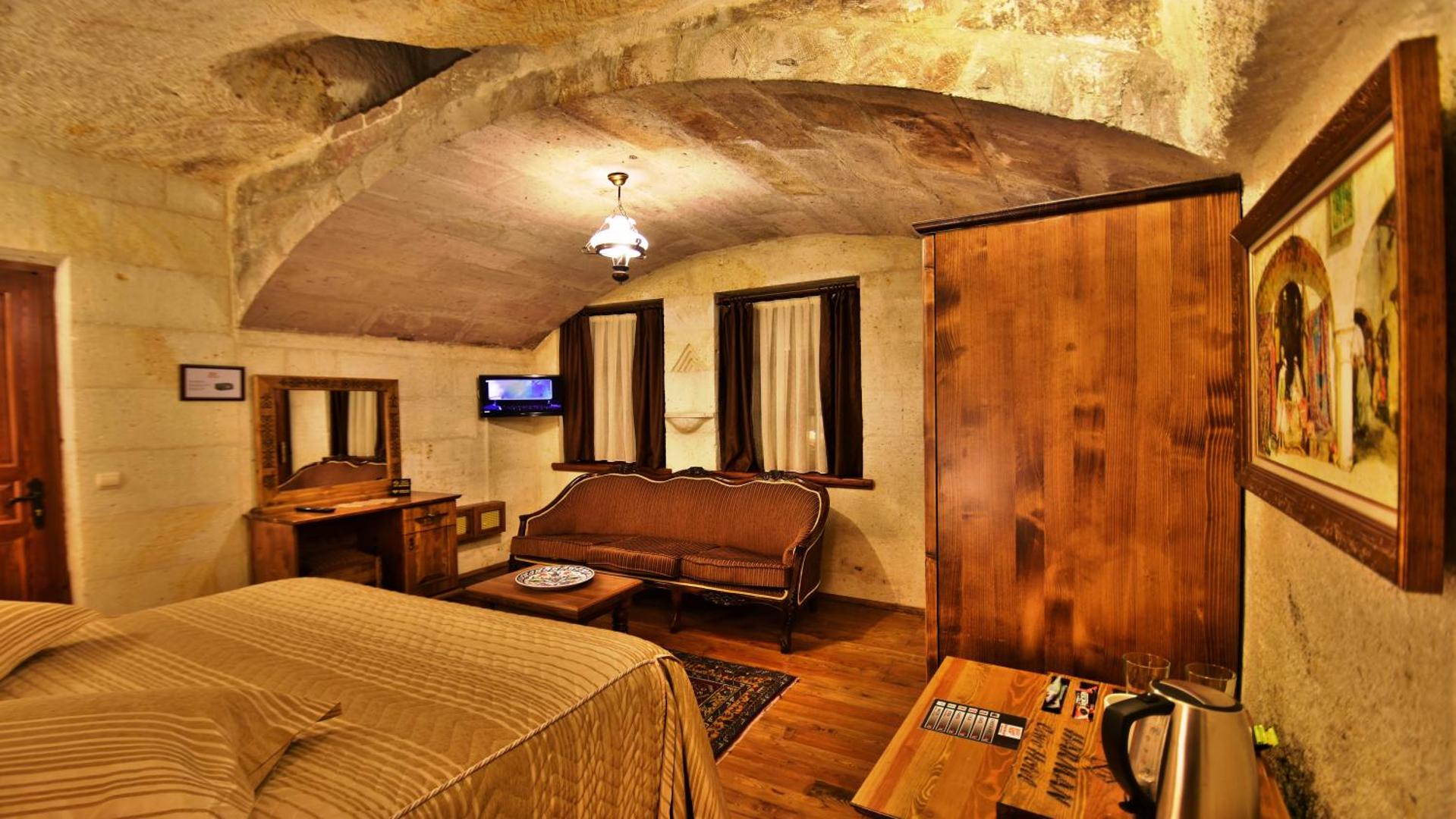 Harman Cave Hotel