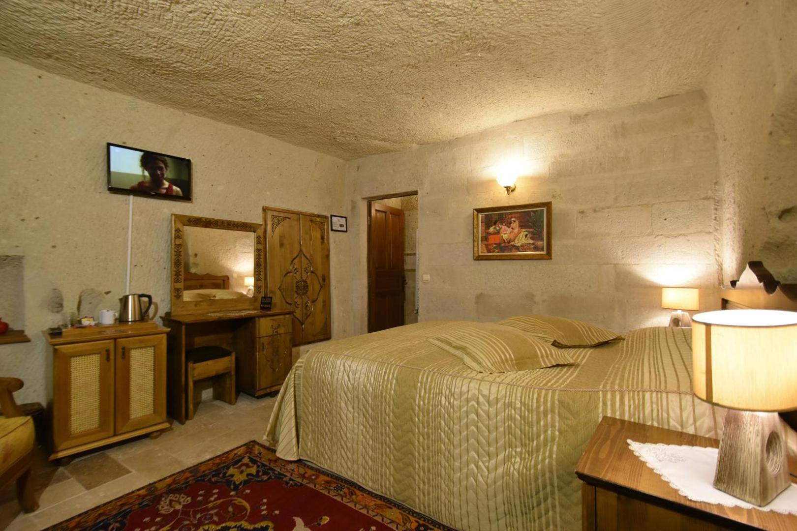 Harman Cave Hotel