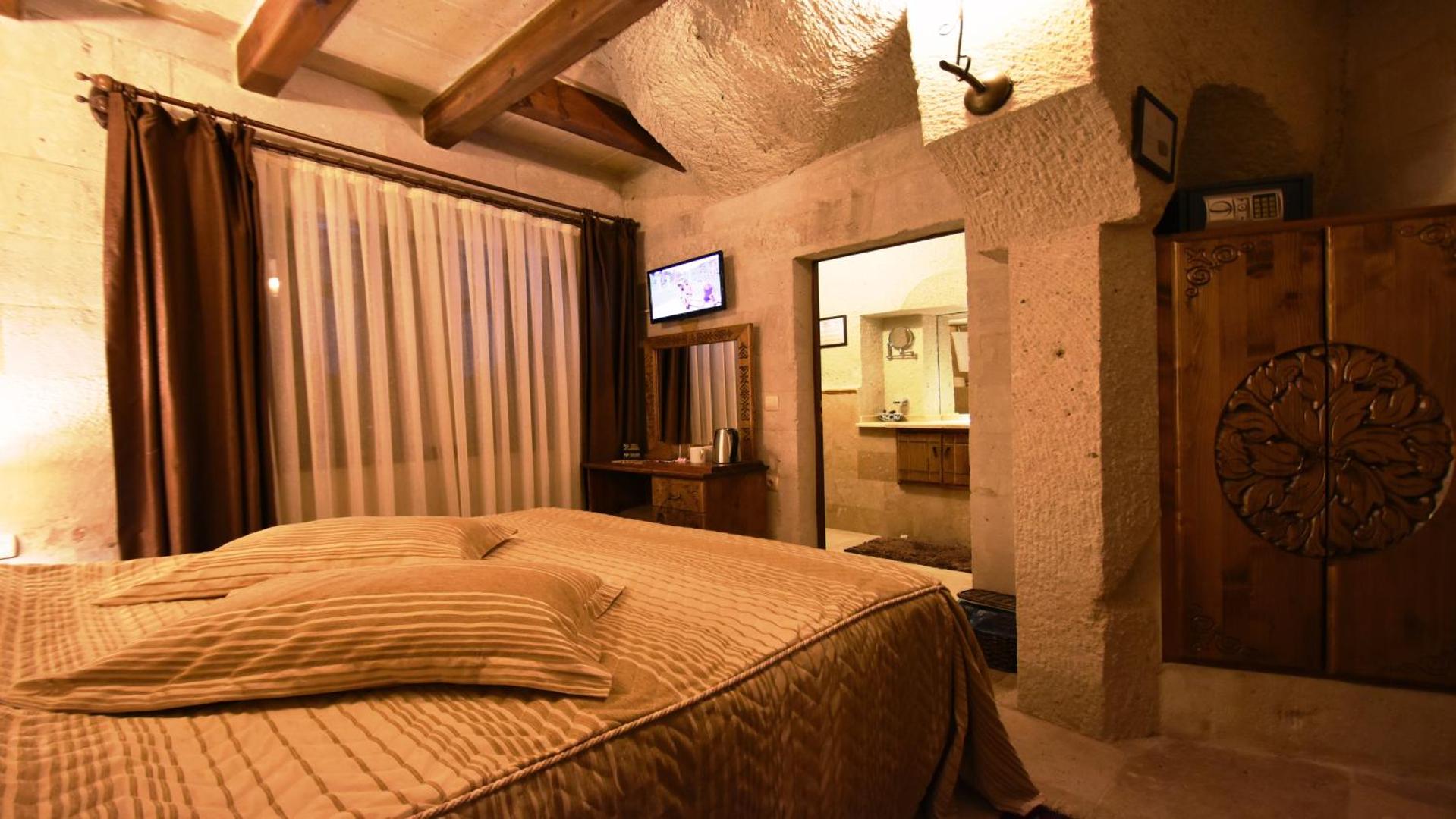 Harman Cave Hotel