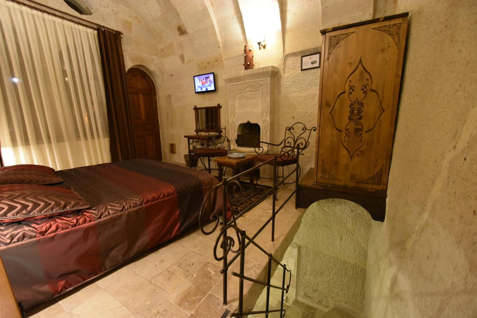 Harman Cave Hotel