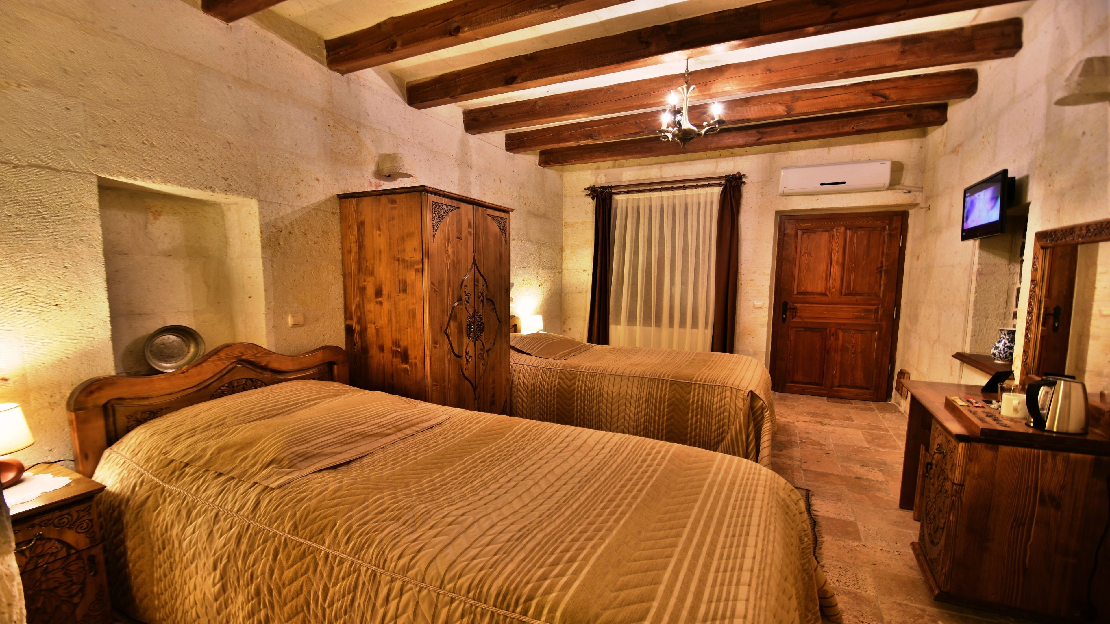Harman Cave Hotel