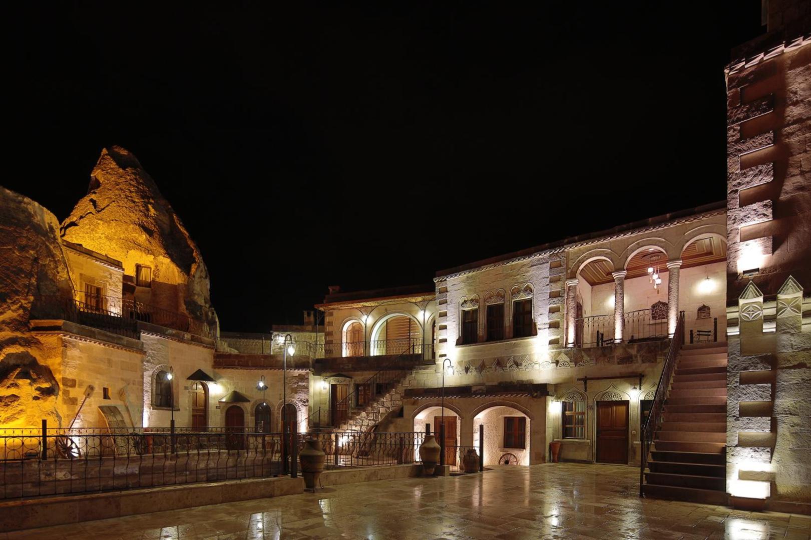 Harman Cave Hotel