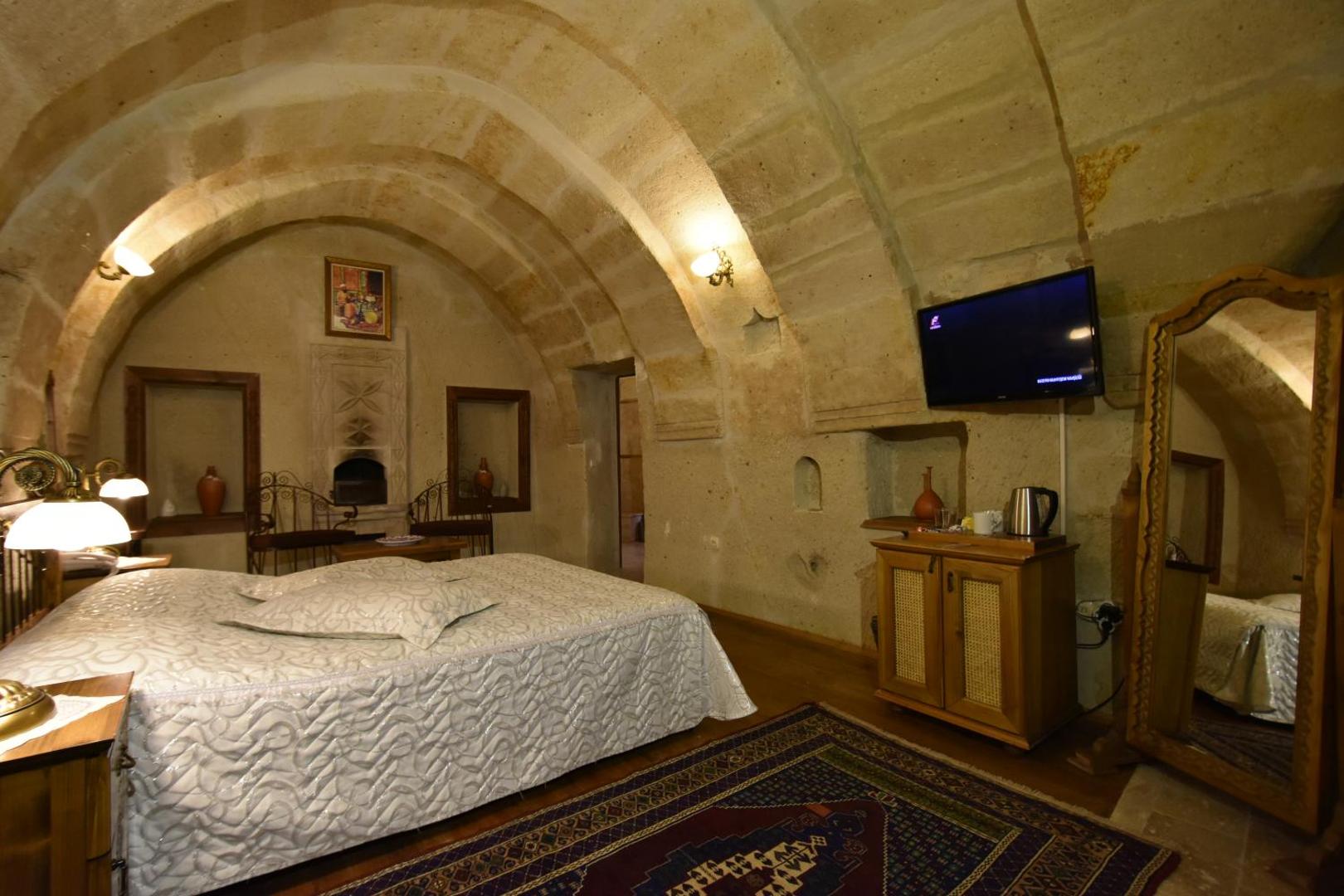 Harman Cave Hotel