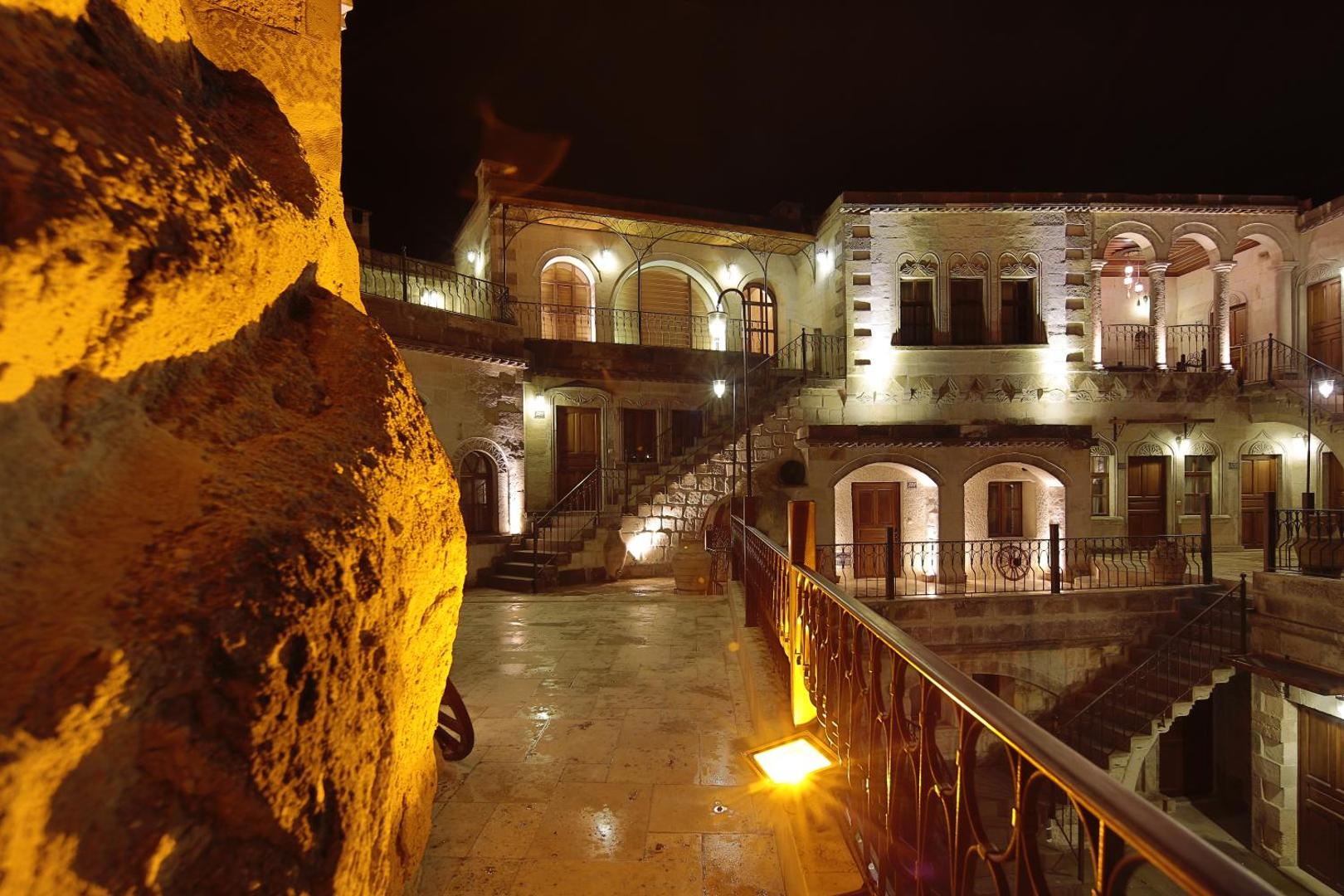 Harman Cave Hotel