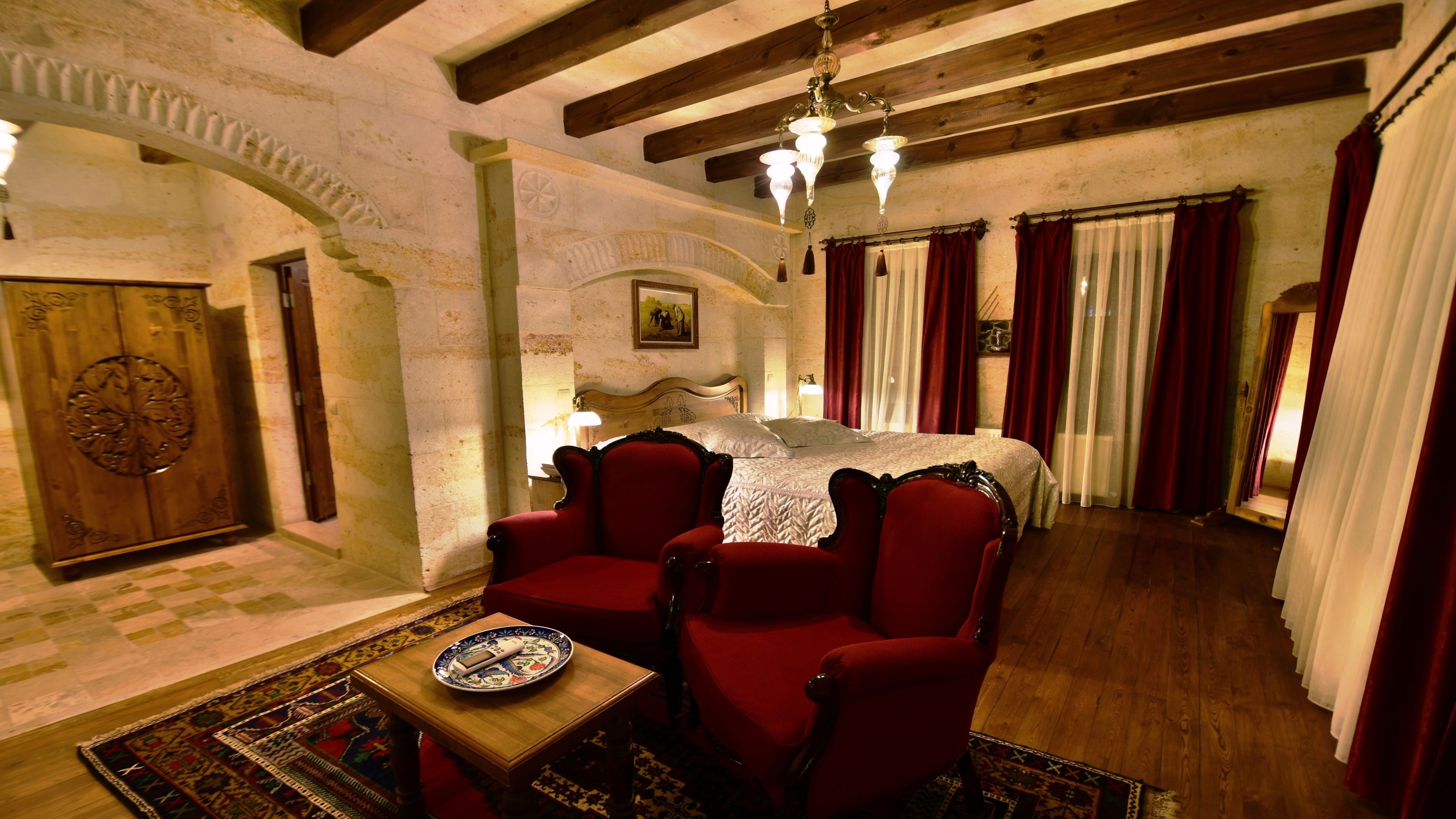 Harman Cave Hotel