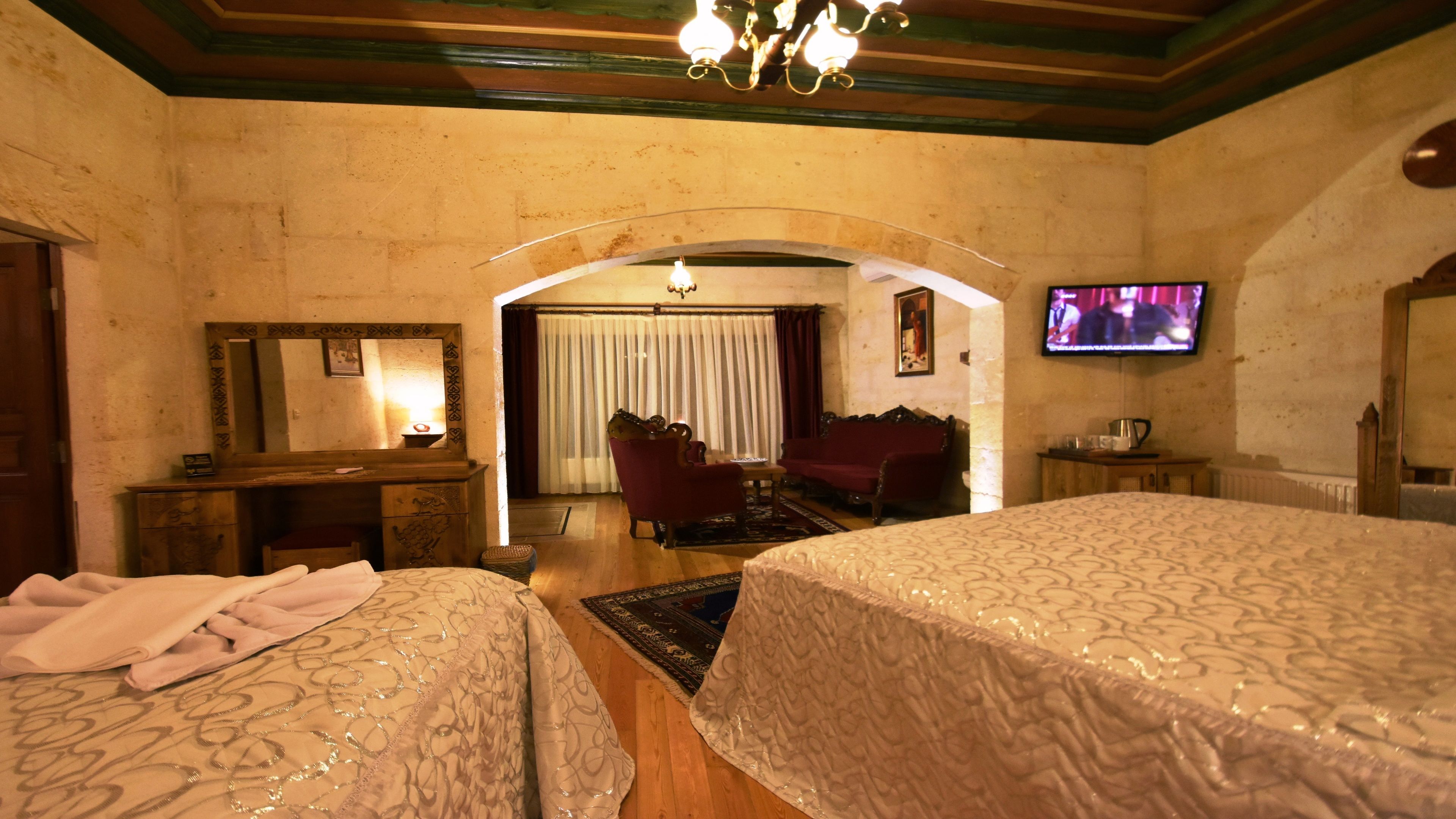 Harman Cave Hotel