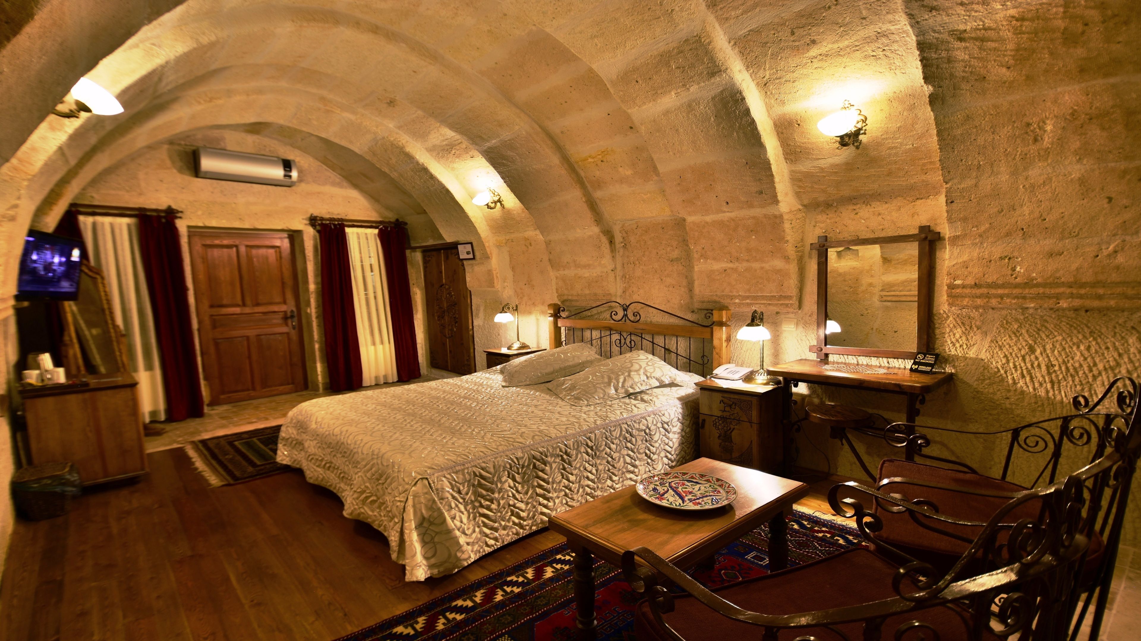 Harman Cave Hotel