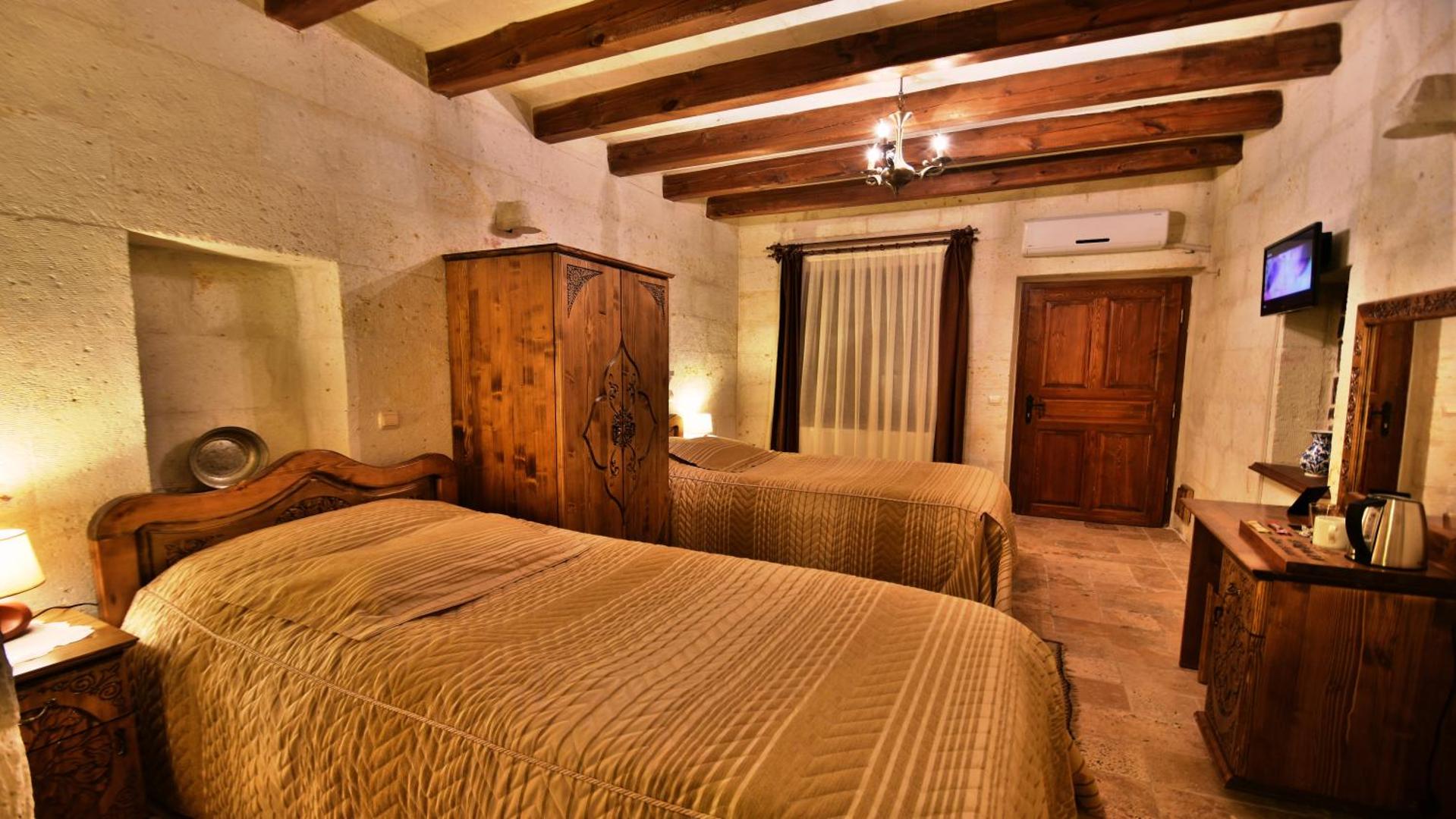 Harman Cave Hotel