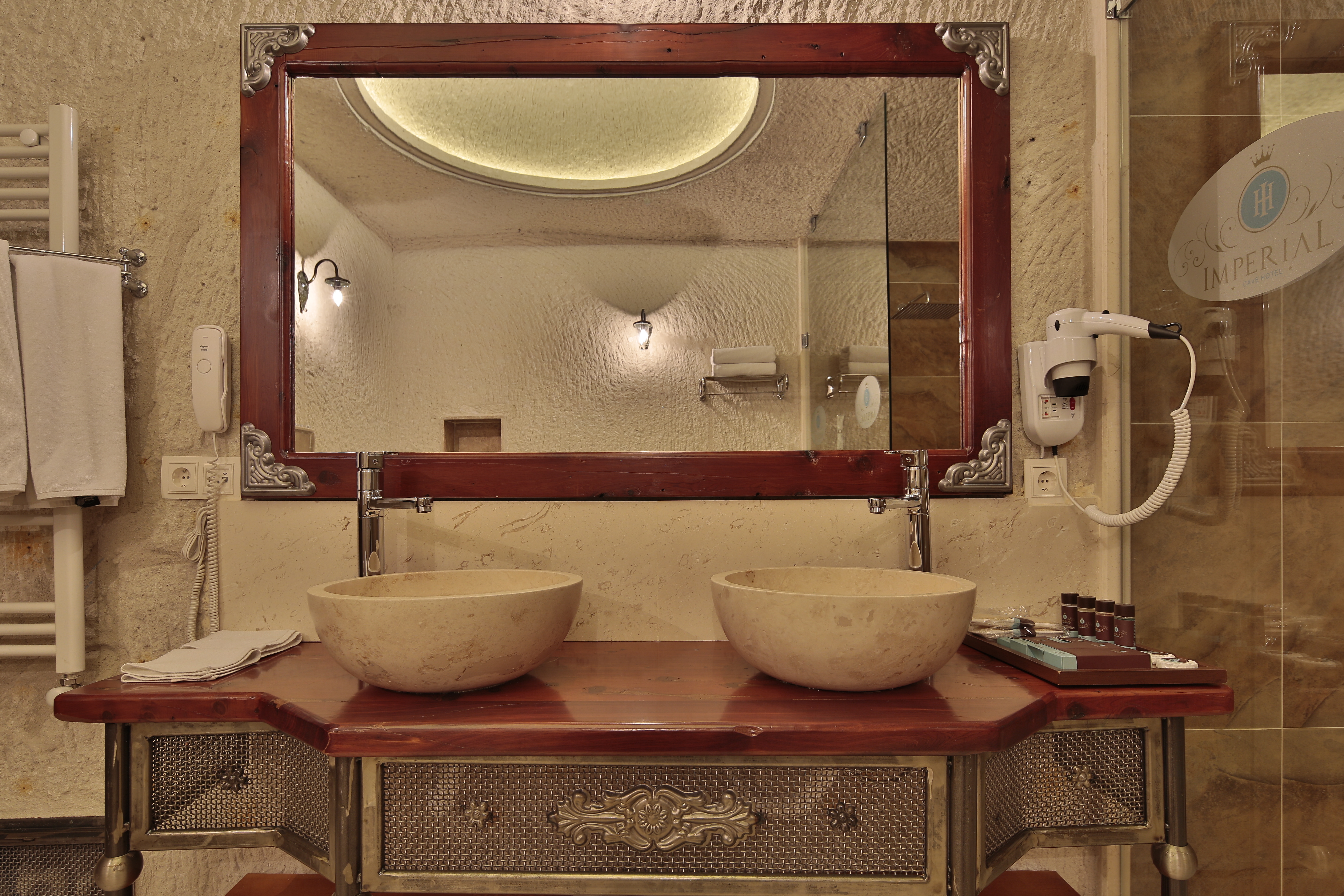 Imperial Cave Suites & Spa