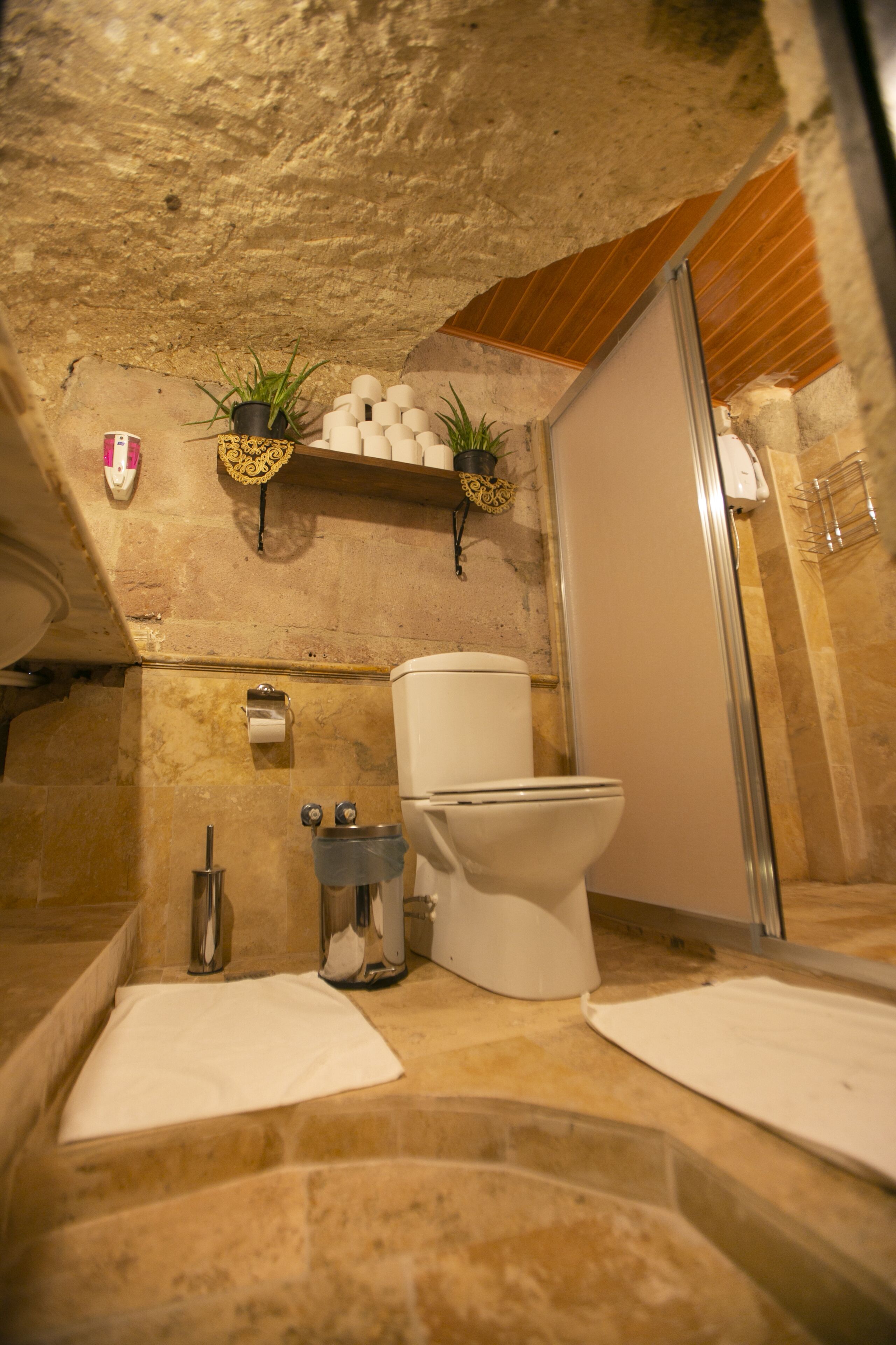 Kamelya Cave Hostel