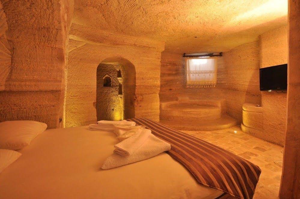 Kayatas Cave Suites Hotel
