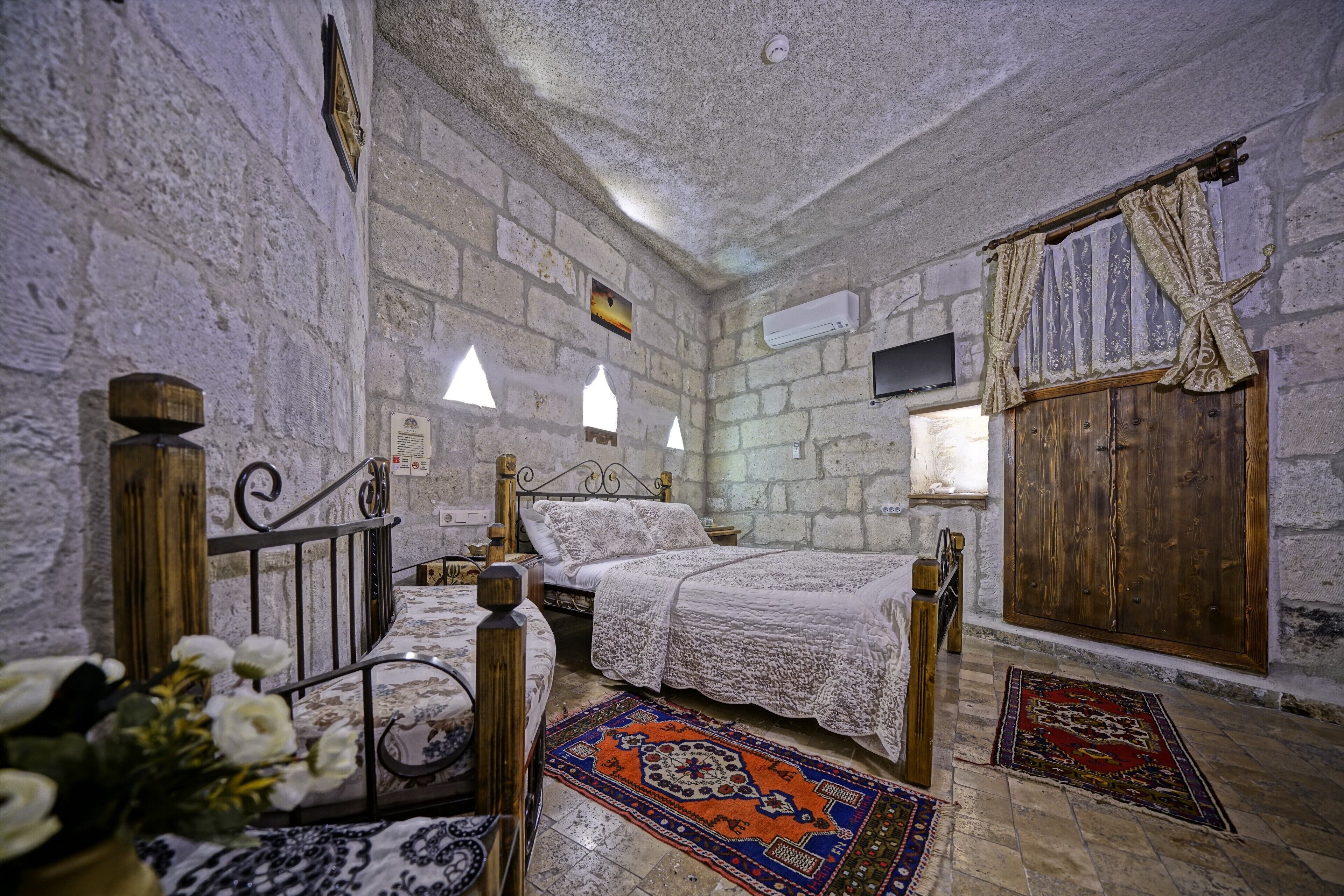 Maccan Cave Hotel