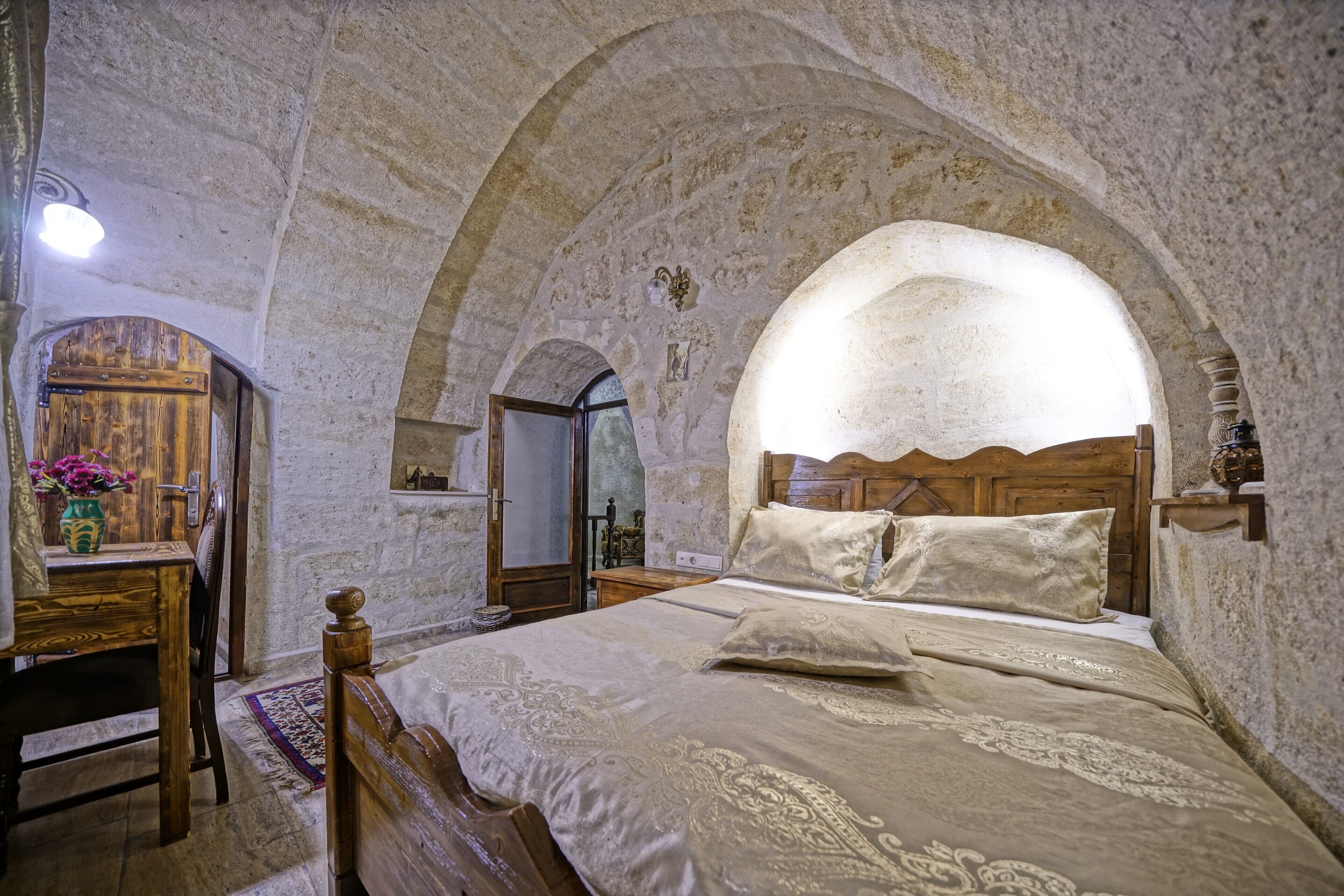 Maccan Cave Hotel