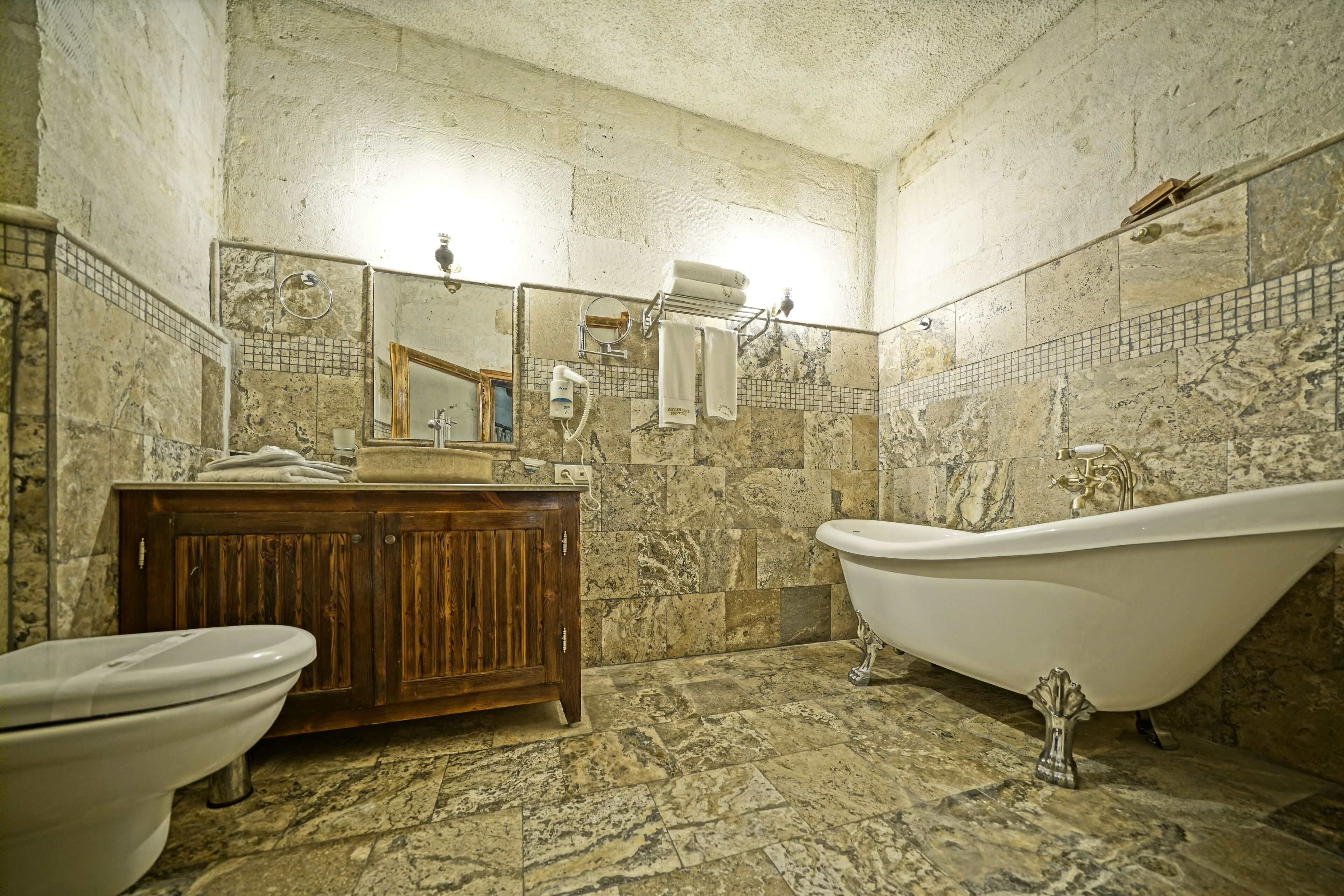 Maccan Cave Hotel