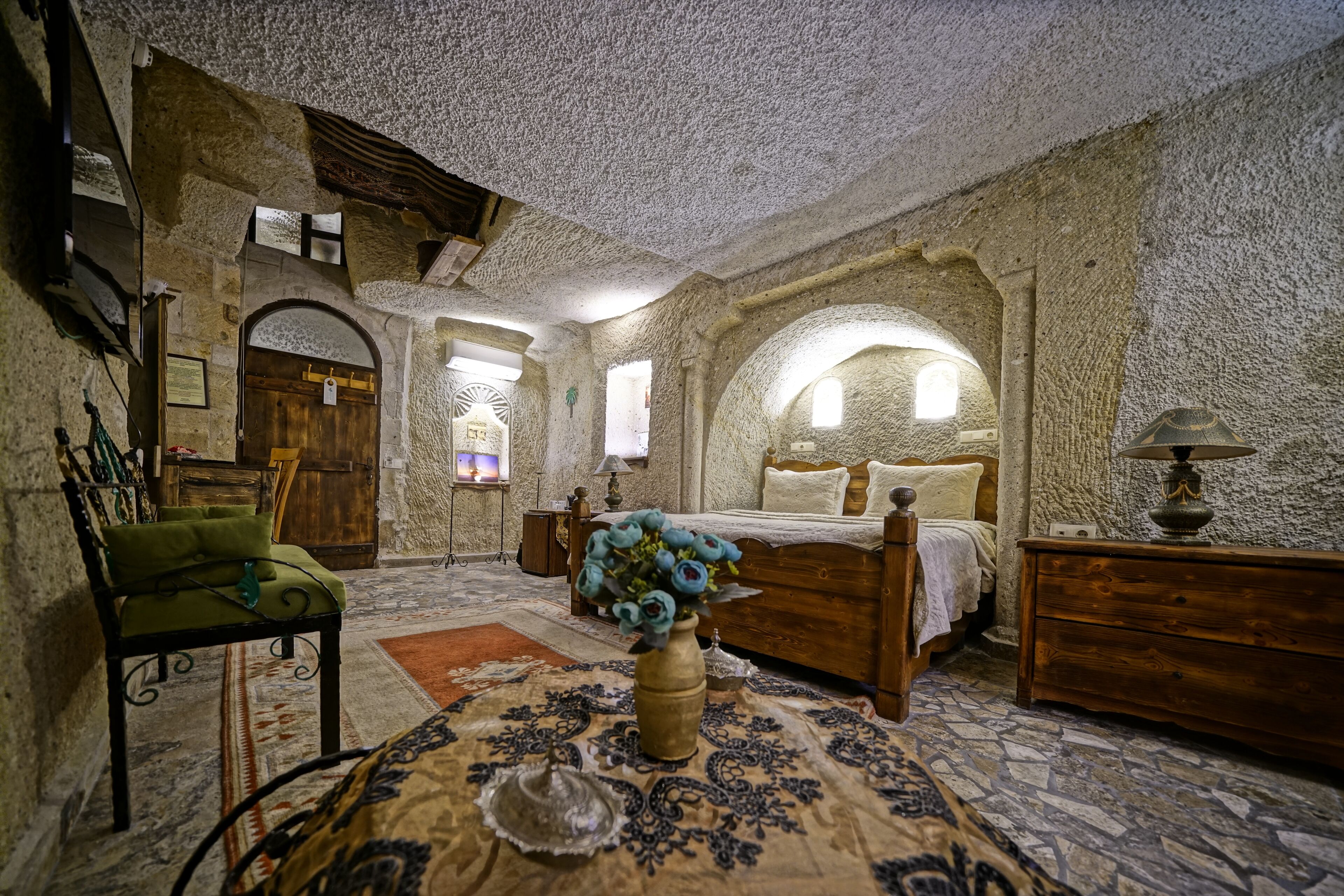 Maccan Cave Hotel
