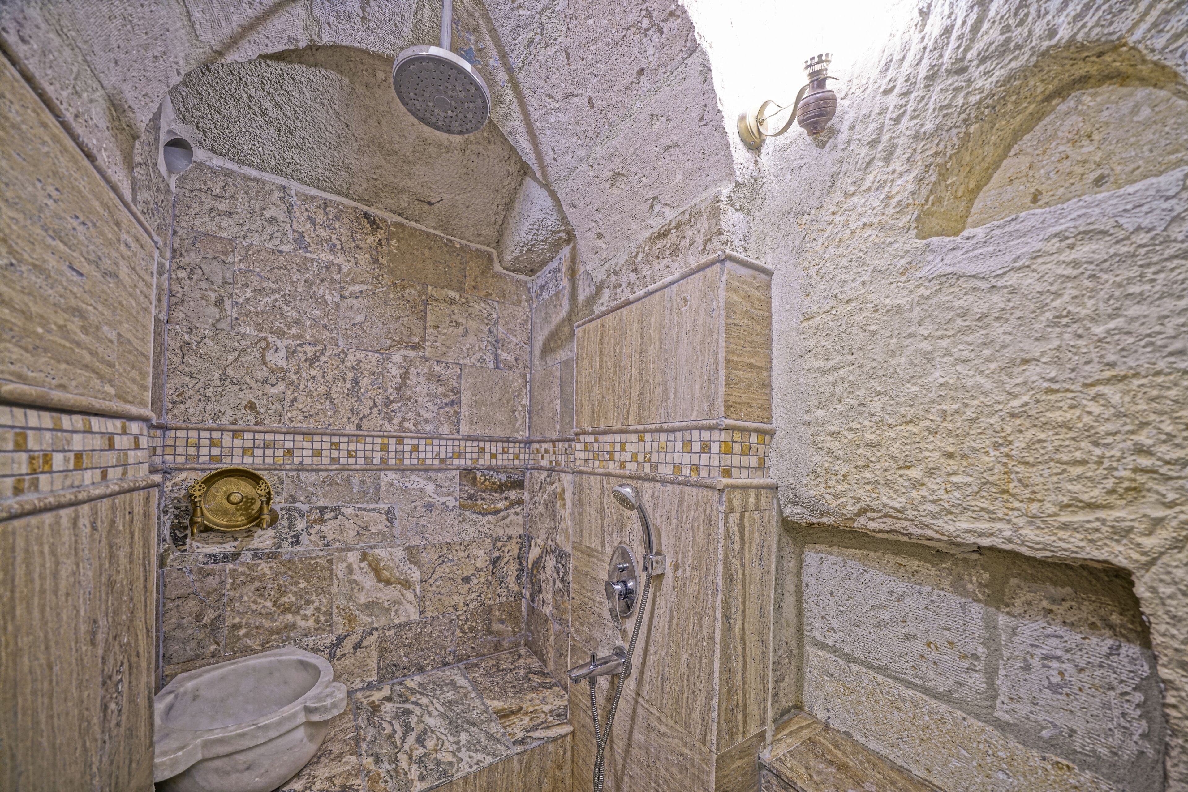 Maccan Cave Hotel