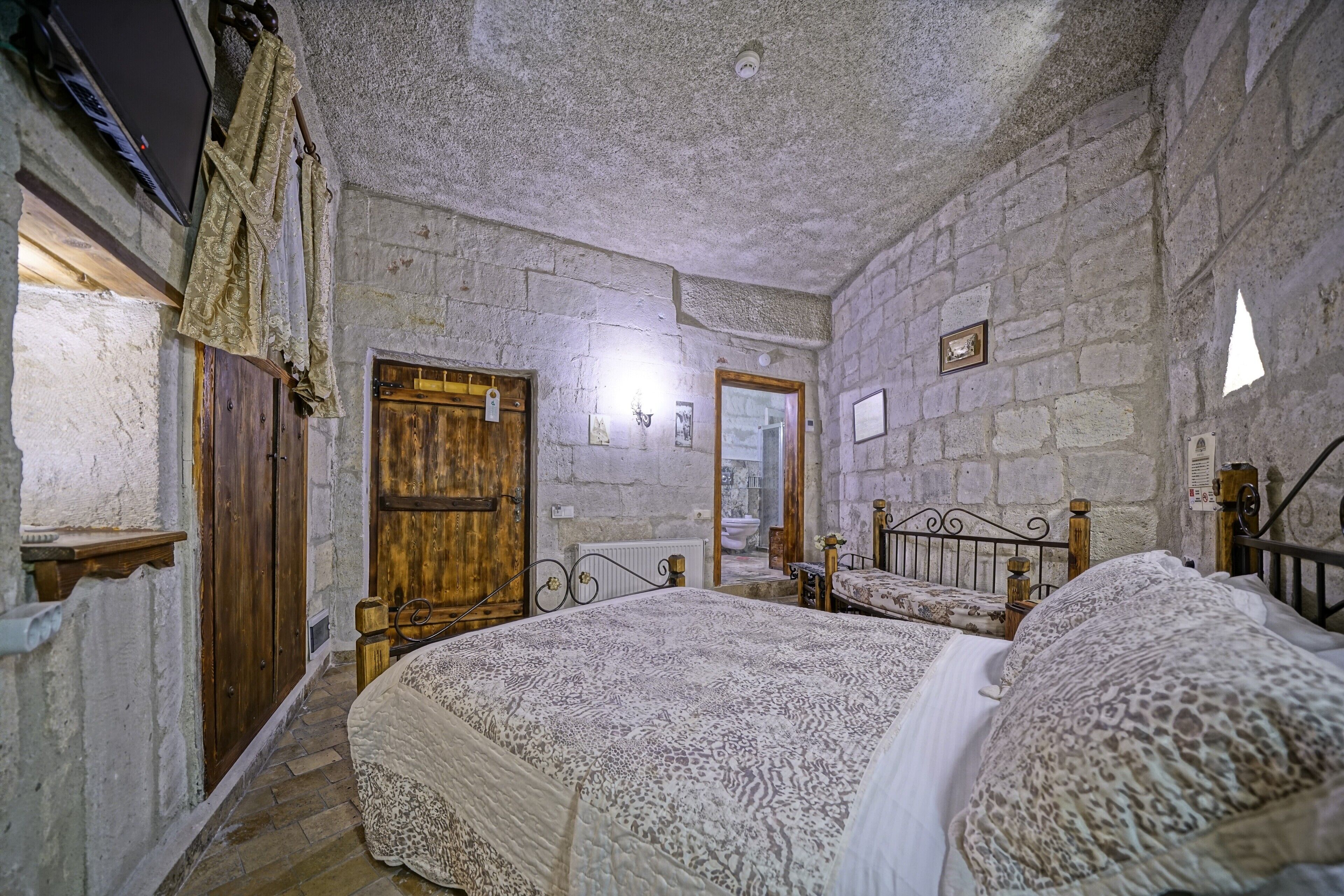 Maccan Cave Hotel